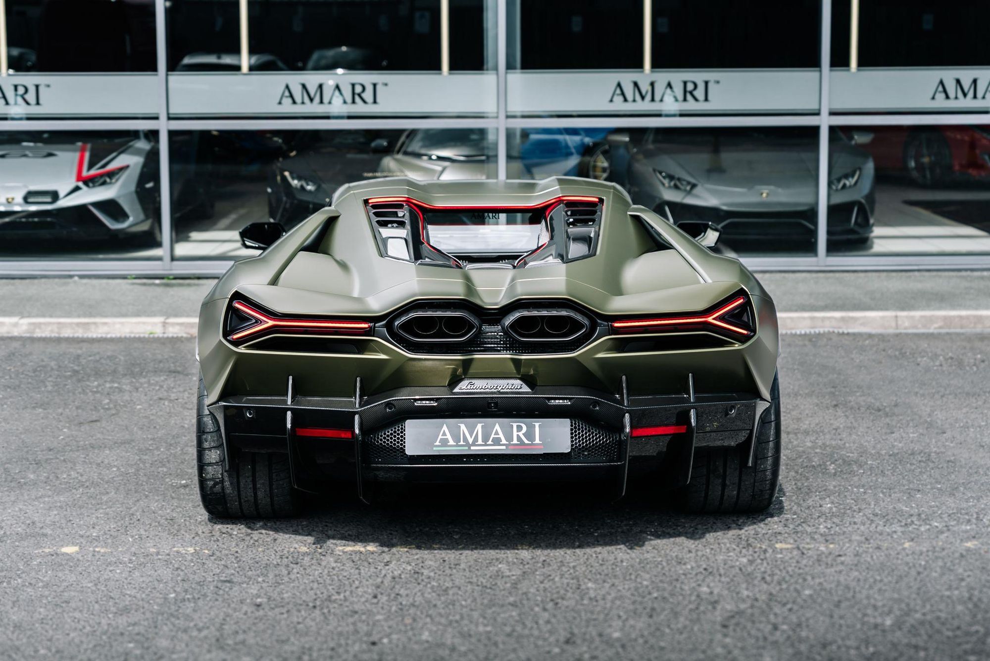 LAMBORGHINI REVUELTO COUPE 6.5 V12 1015 PHEV 2dr DCT for sale UK - Slide 10