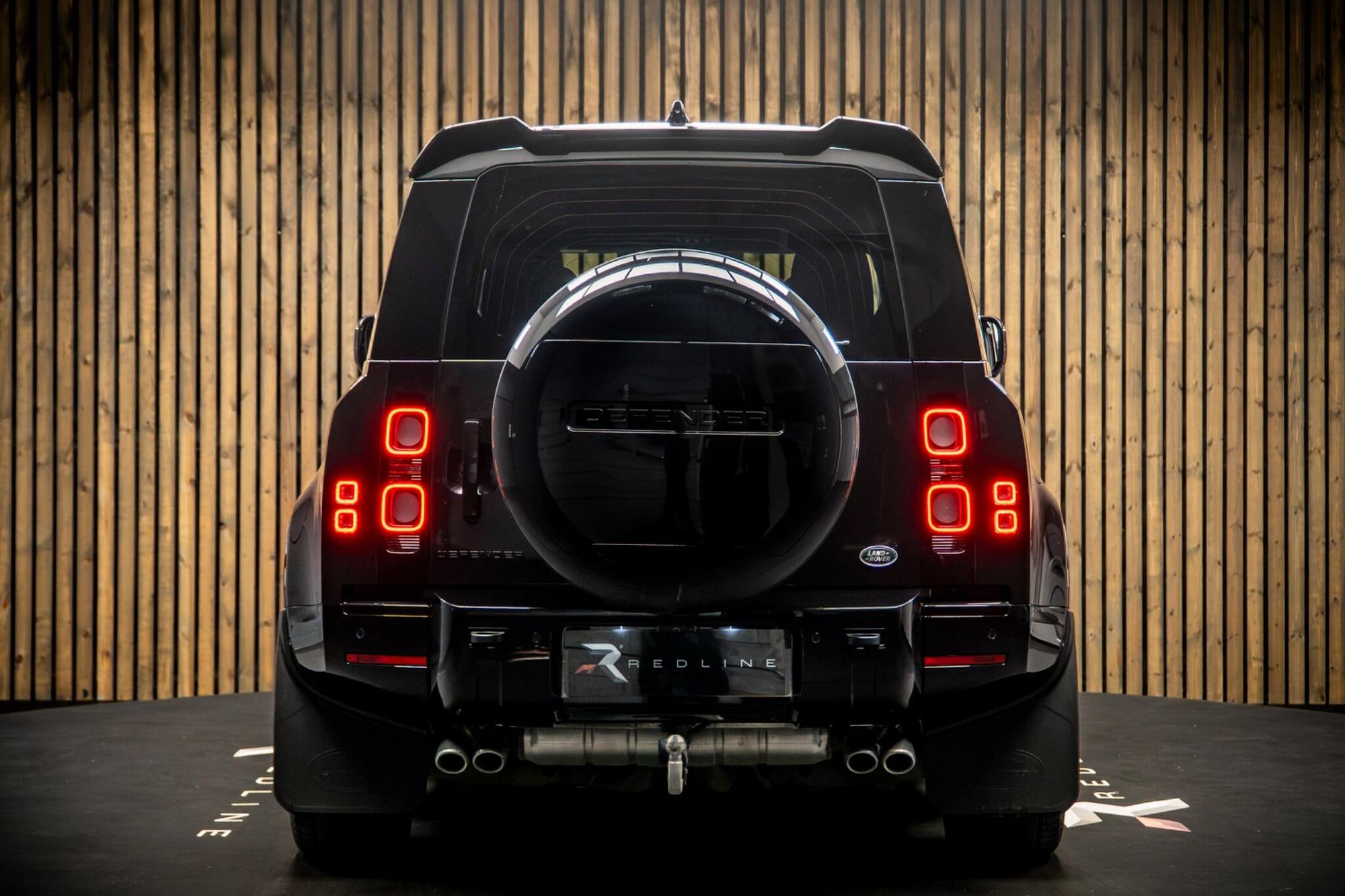 LAND ROVER DEFENDER ESTATE 5.0 P525 V8 110 5dr Auto for sale UK - Slide 6