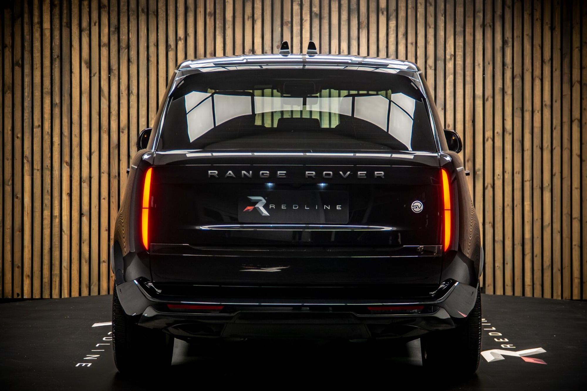 LAND ROVER RANGE ROVER ESTATE 4.4 P615 V8 SV 4dr Auto for sale UK - Slide 6
