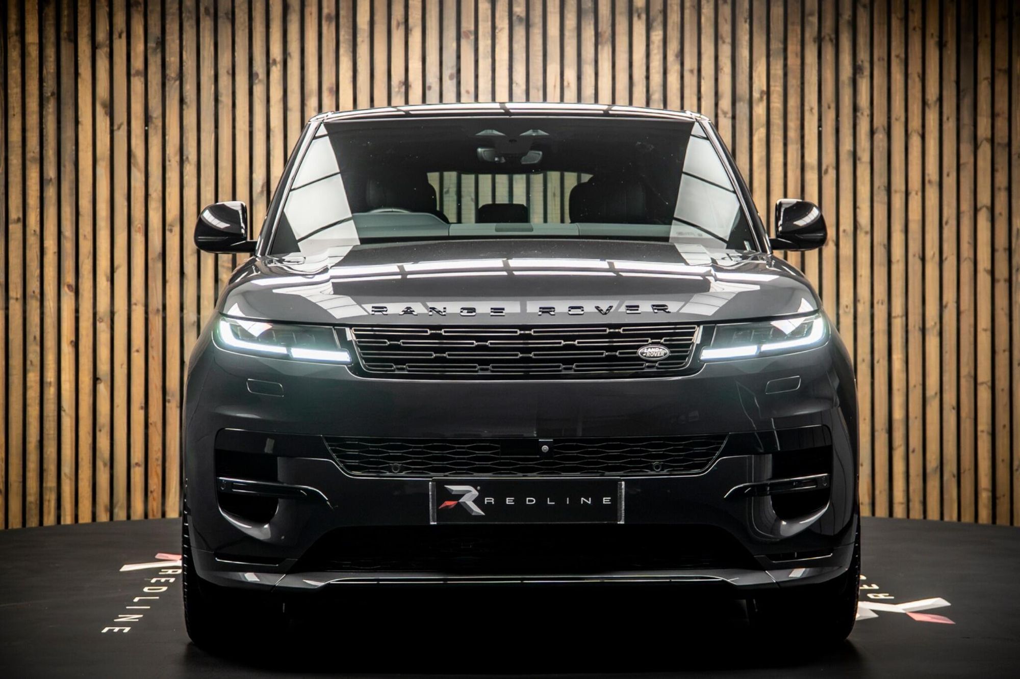 LAND ROVER RANGE ROVER SPORT ESTATE 3.0 P440e Dynamic SE 5dr Auto for sale UK - Slide 5