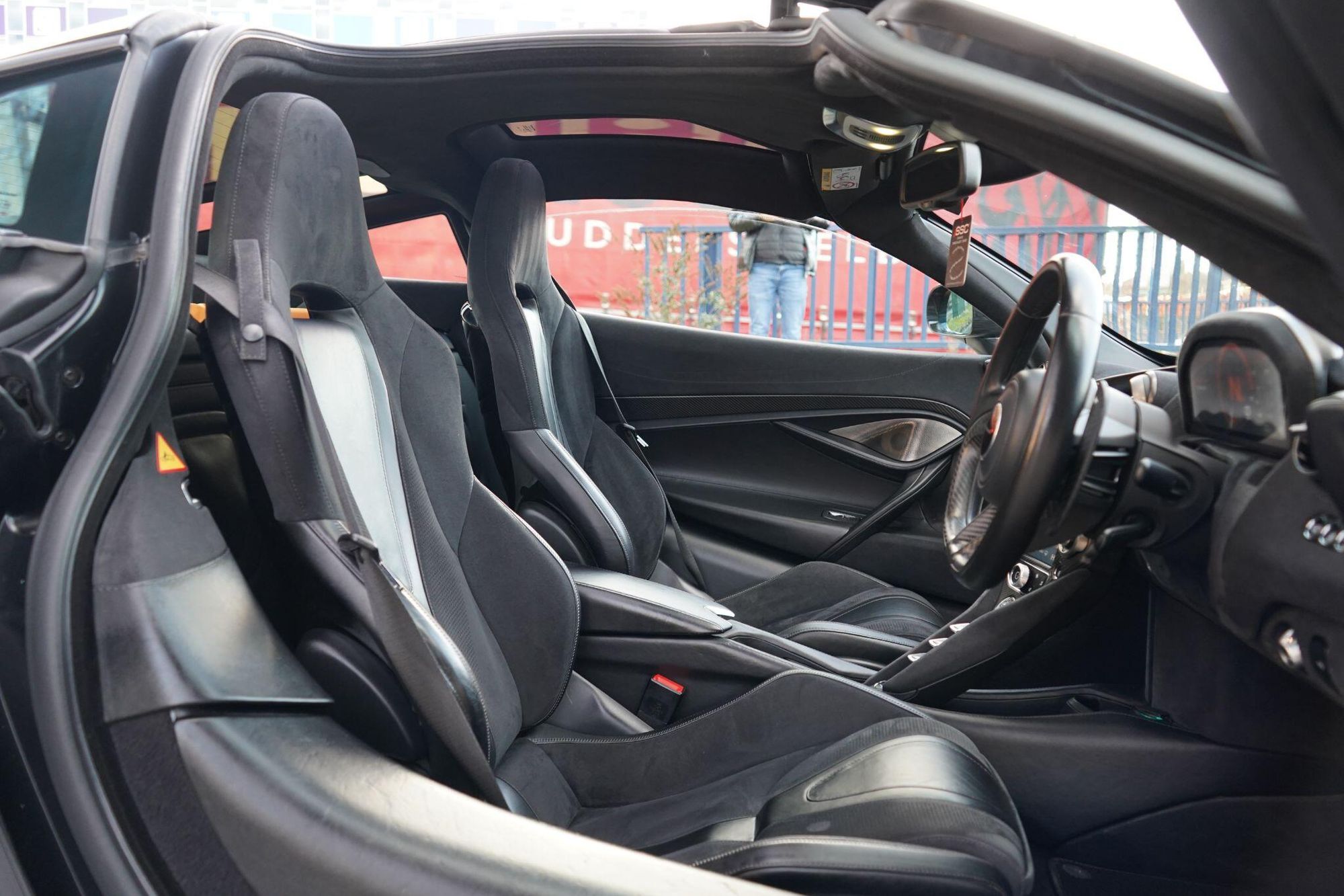 MCLAREN 720 S COUPE V8 Performance 2dr SSG Auto for sale UK - Slide 3