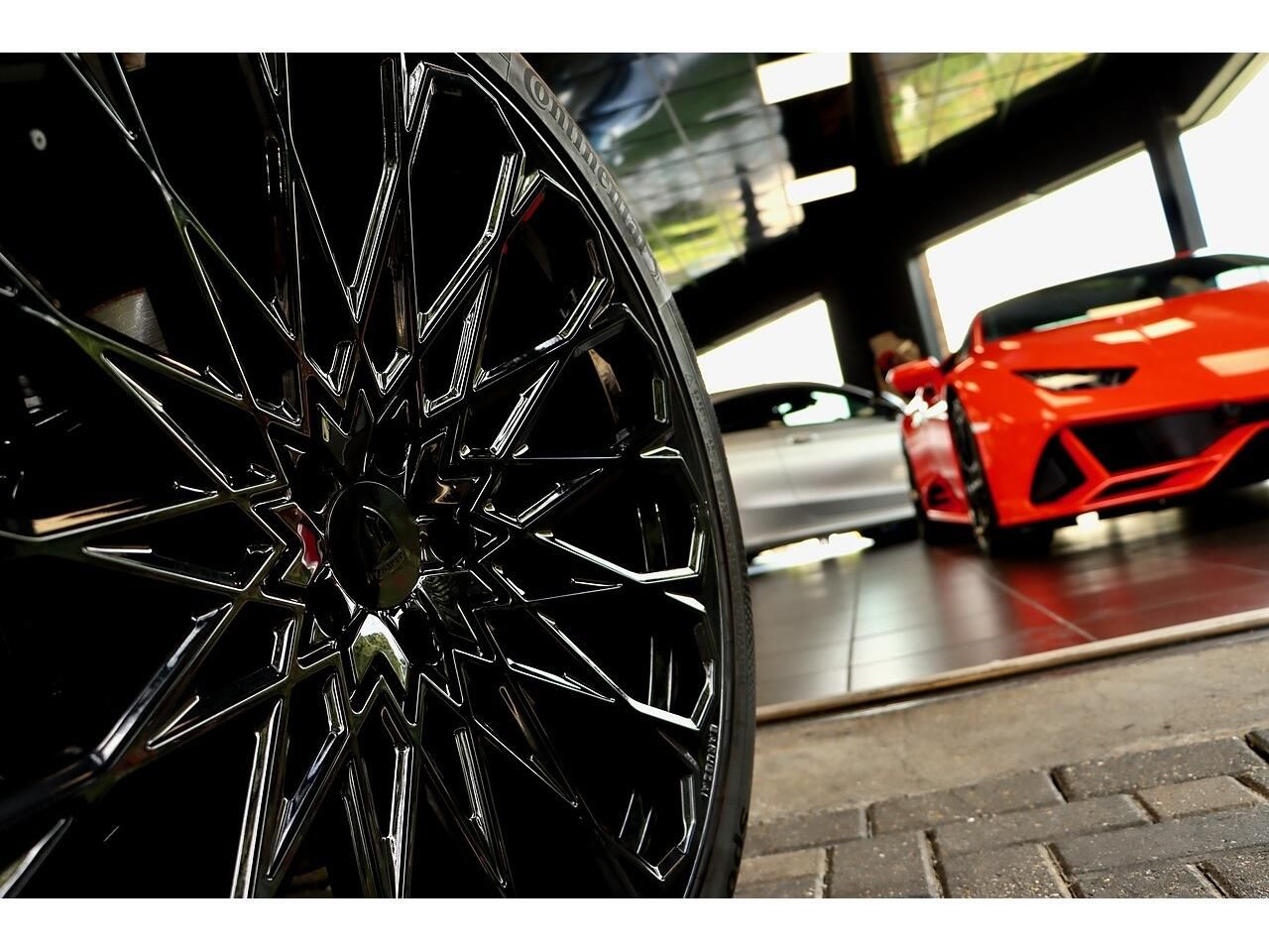 LAND ROVER RANGE ROVER DIESEL ESTATE 3.0 D350 First Edition LWB 4dr Auto for sale UK - Slide 6