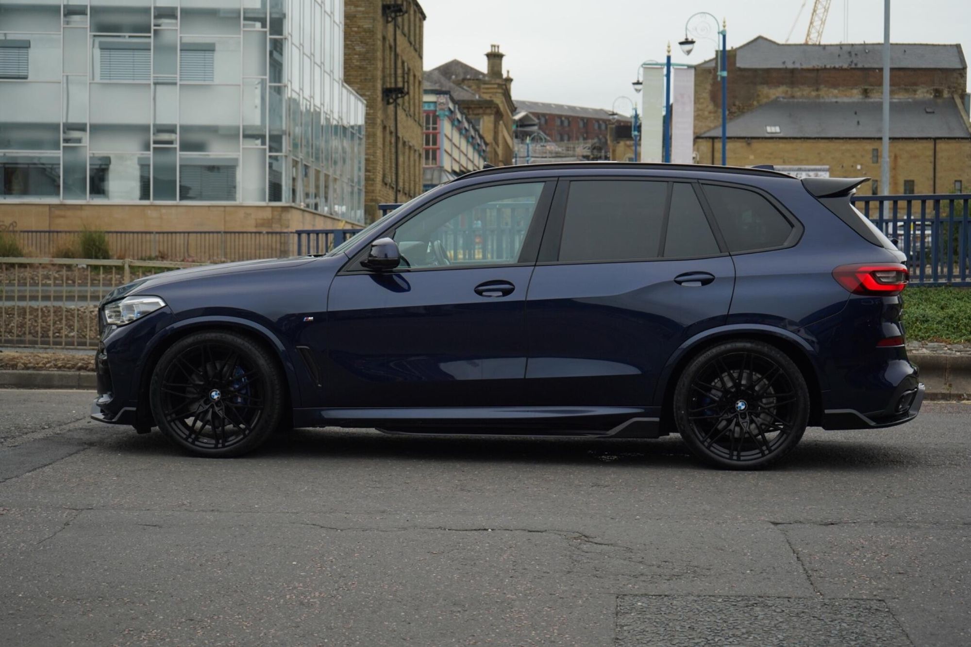 BMW X5 DIESEL ESTATE xDrive30d MHT M Sport 5dr Auto for sale UK - Slide 7