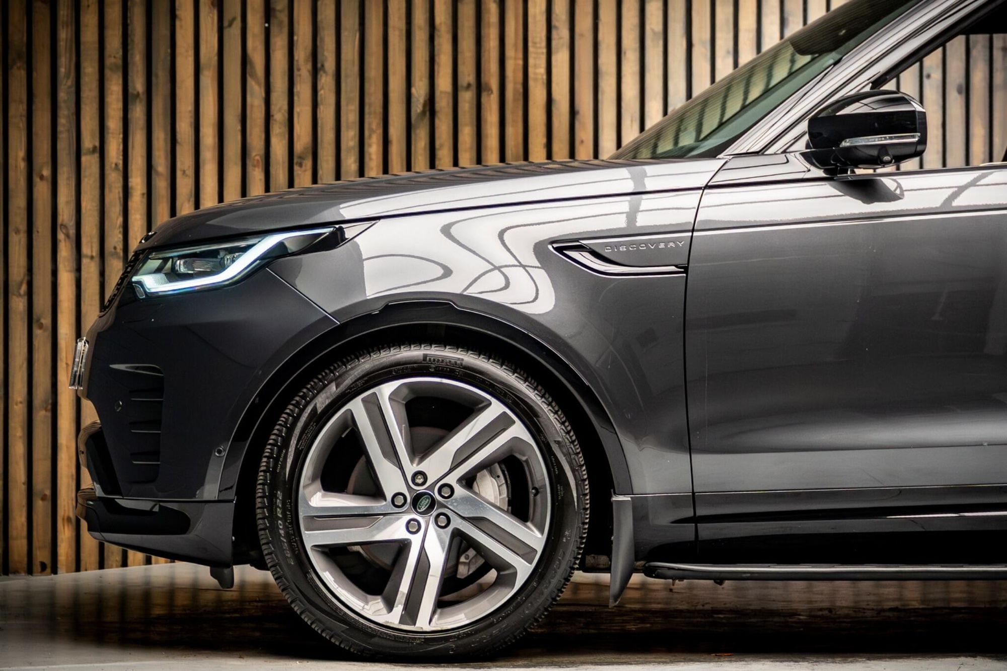 LAND ROVER DISCOVERY DIESEL SW 3.0 D300 R-Dynamic HSE 5dr Auto for sale UK - Slide 9