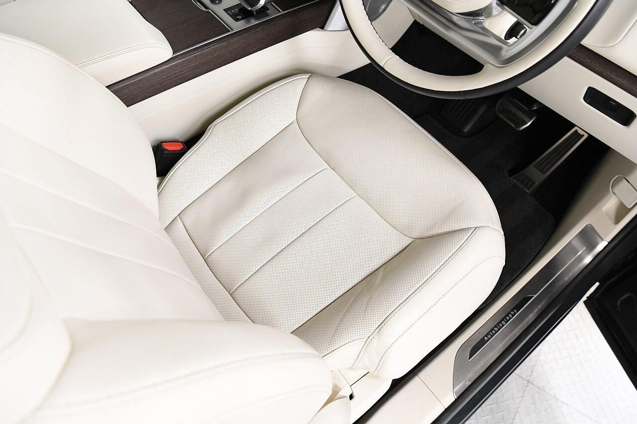 LAND ROVER RANGE ROVER ESTATE 3.0 P400 Autobiography LWB 4dr Auto [7 Seat] for sale UK - Slide 9