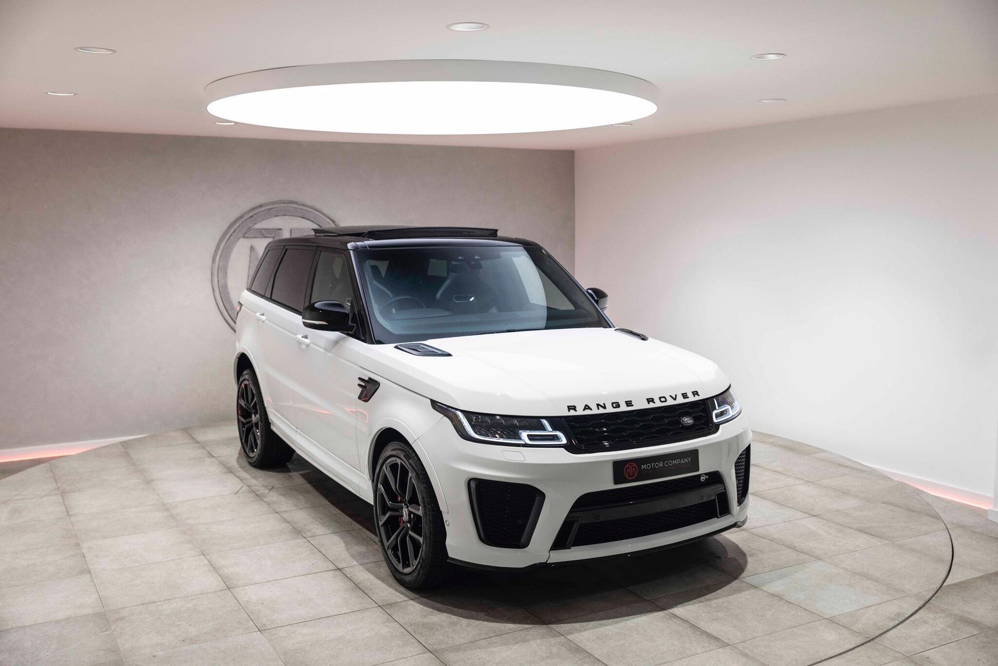LAND ROVER RANGE ROVER SPORT ESTATE 5.0 P575 S/C SVR 5dr Auto for sale UK - Slide 5