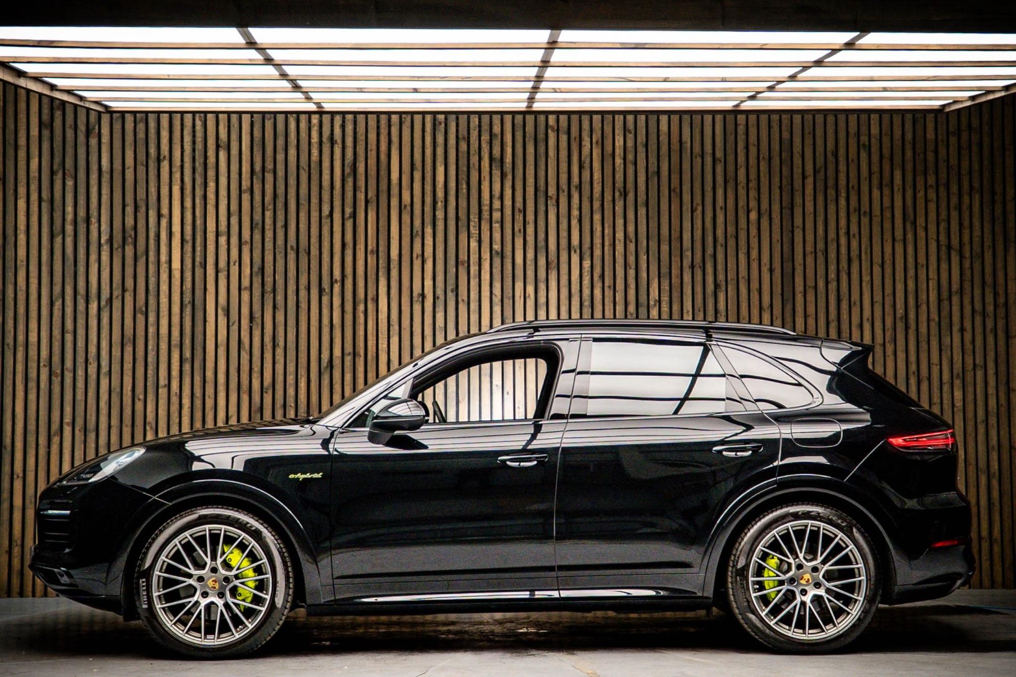 PORSCHE CAYENNE ESTATE SPECIAL EDITIONS E-Hybrid Platinum Edition 5dr Tiptronic S for sale UK - Slide 7