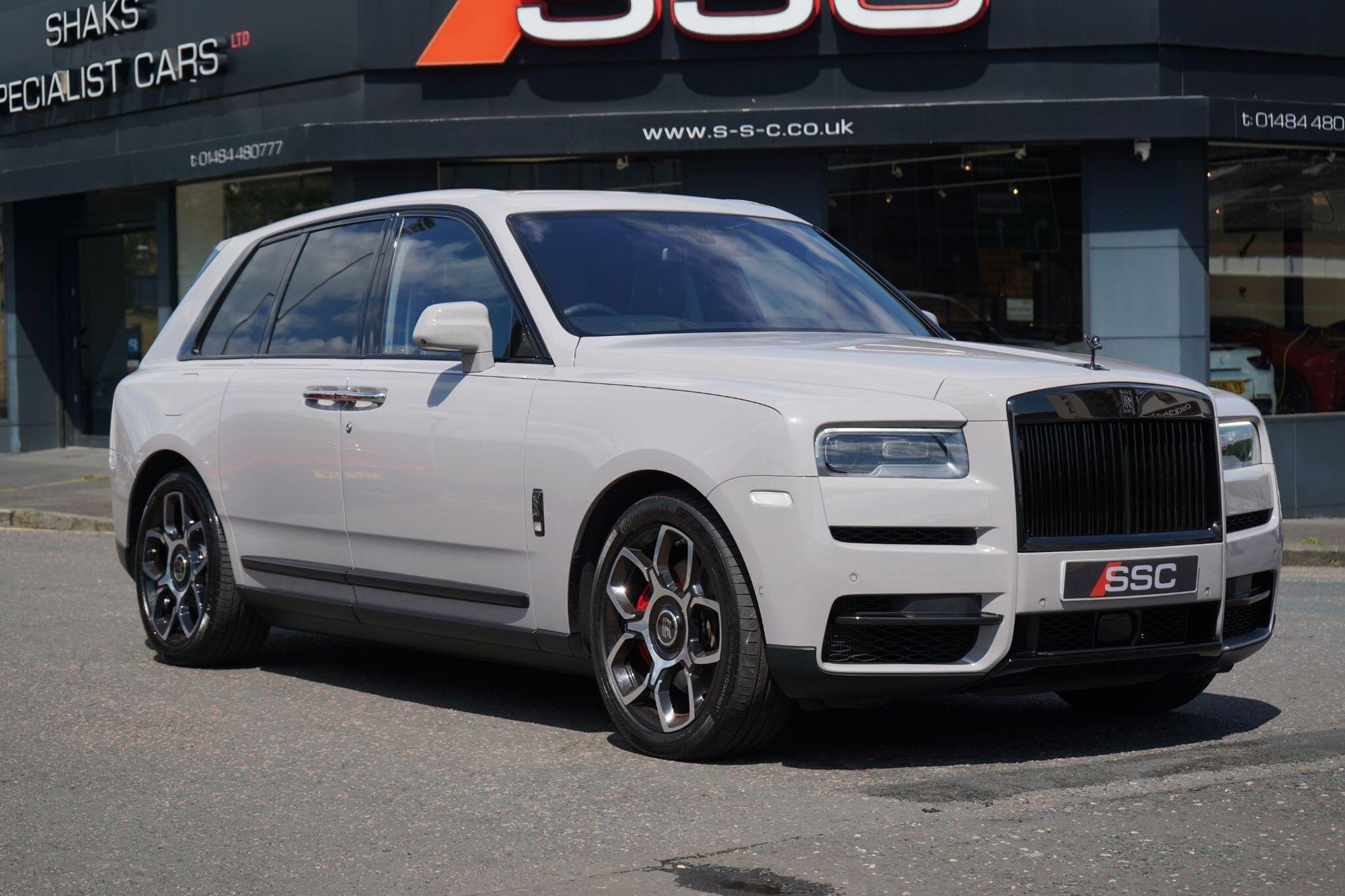 ROLLS-ROYCE CULLINAN ESTATE Black Badge 5dr Auto for sale UK - Slide 8