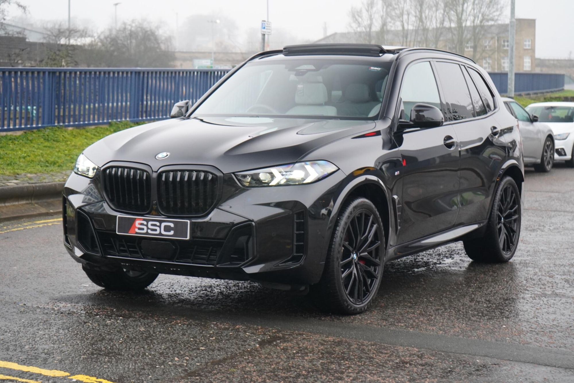 BMW X5 DIESEL ESTATE xDrive40d MHT M Sport 5dr Auto for sale UK - Slide 7