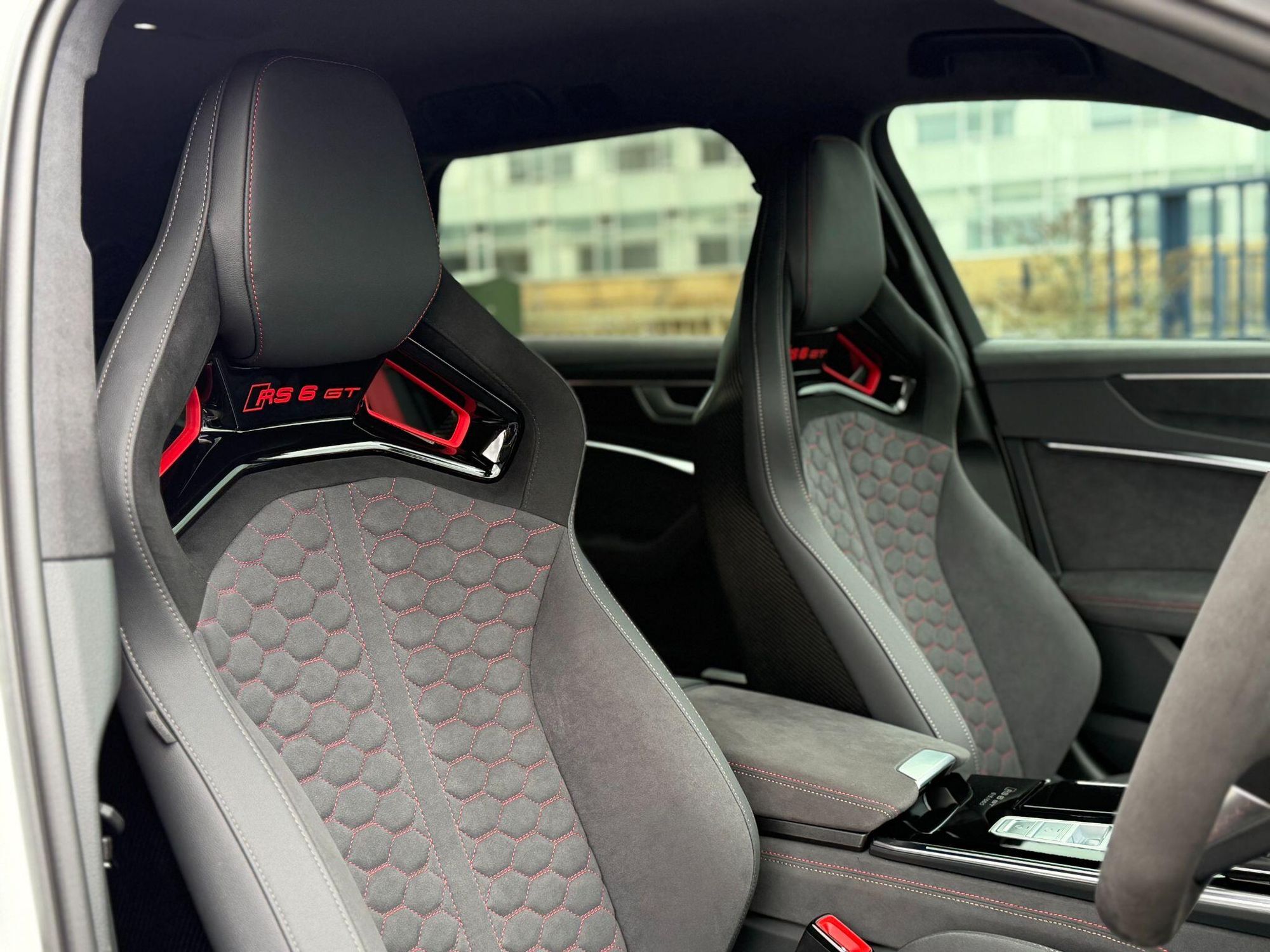 AUDI RS6 RS 6 AVANT SPECIAL EDITION RS 6 TFSI Quattro GT 5dr Tiptronic for sale UK - Slide 3