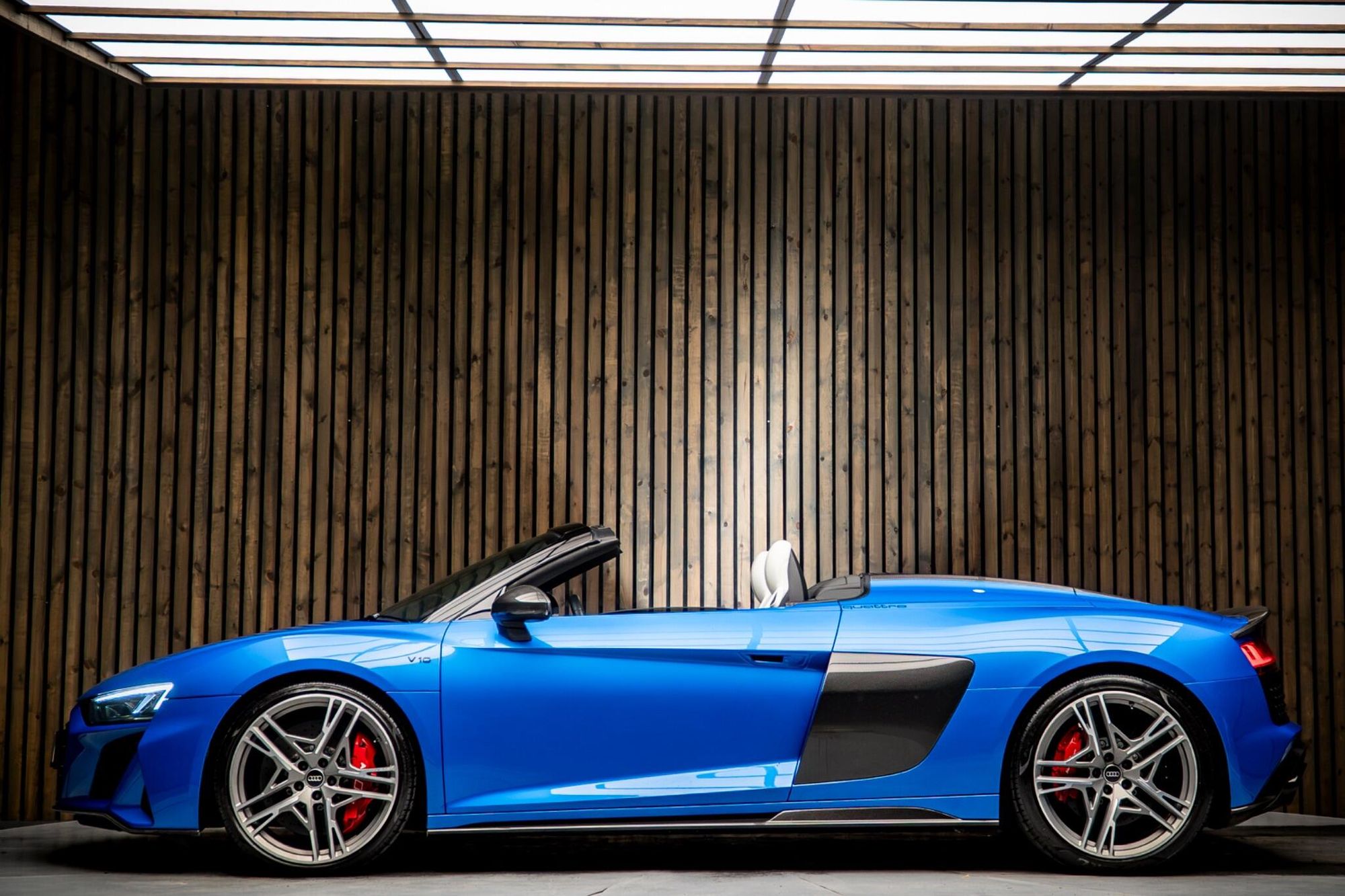 AUDI R8 SPYDER 5.2 V10 Quattro Performance Ed Carbon 2dr S Tronic for sale UK - Slide 7