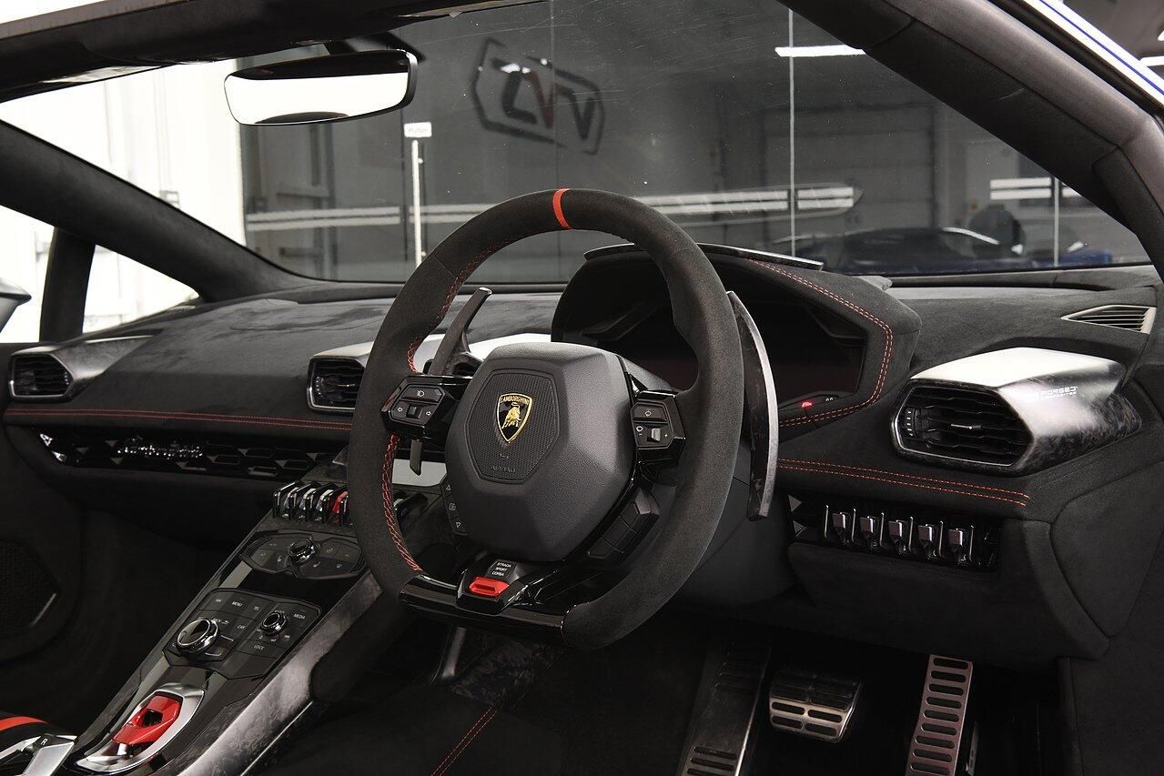 LAMBORGHINI HURACAN SPYDER LP 640-4 Performante 2dr LDF for sale UK - Slide 5