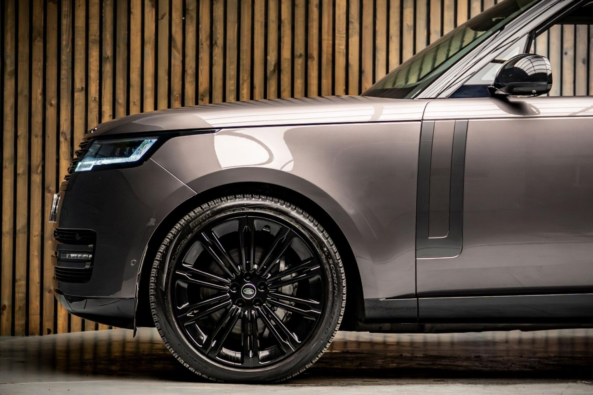 LAND ROVER RANGE ROVER DIESEL ESTATE 3.0 D300 HSE 4dr Auto for sale UK - Slide 9