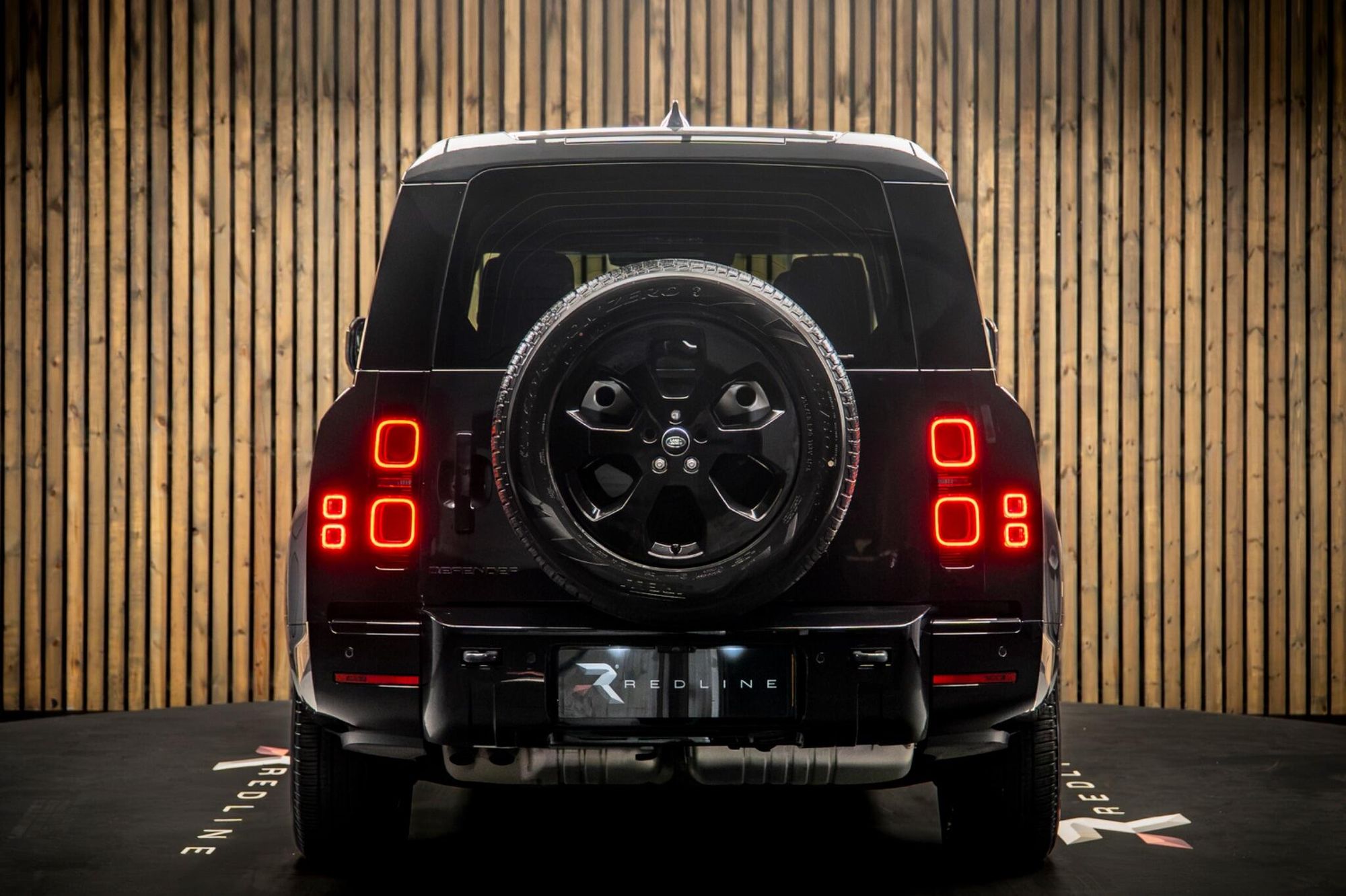 LAND ROVER DEFENDER DIESEL ESTATE 3.0 D350 X-Dynamic HSE 130 5dr Auto for sale UK - Slide 6