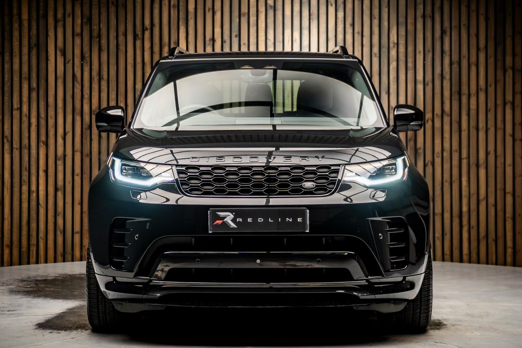 LAND ROVER DISCOVERY DIESEL SW 3.0 D300 Dynamic SE 5dr Auto for sale UK - Slide 5