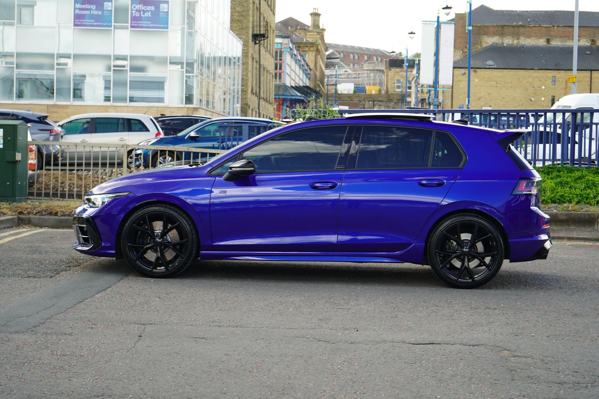 VOLKSWAGEN GOLF HATCHBACK 2.0 TSI 333 R Black Edition 4Motion 5dr DSG for sale UK - Slide 6