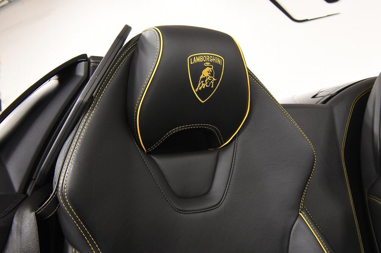 LAMBORGHINI HURACAN SPYDER LP 640-4 Performante 2dr LDF for sale UK - Slide 9