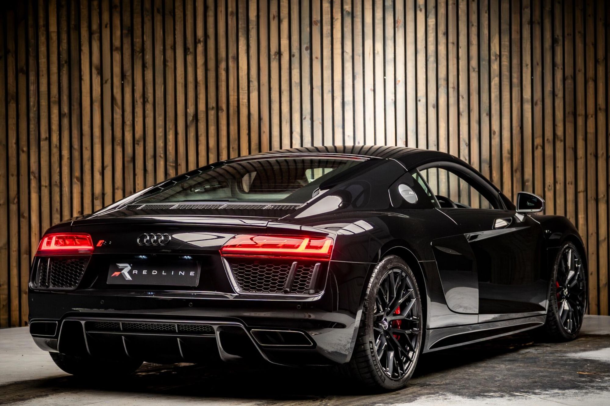 AUDI R8 COUPE 5.2 FSI V10 Quattro 2dr S Tronic for sale UK - Slide 4