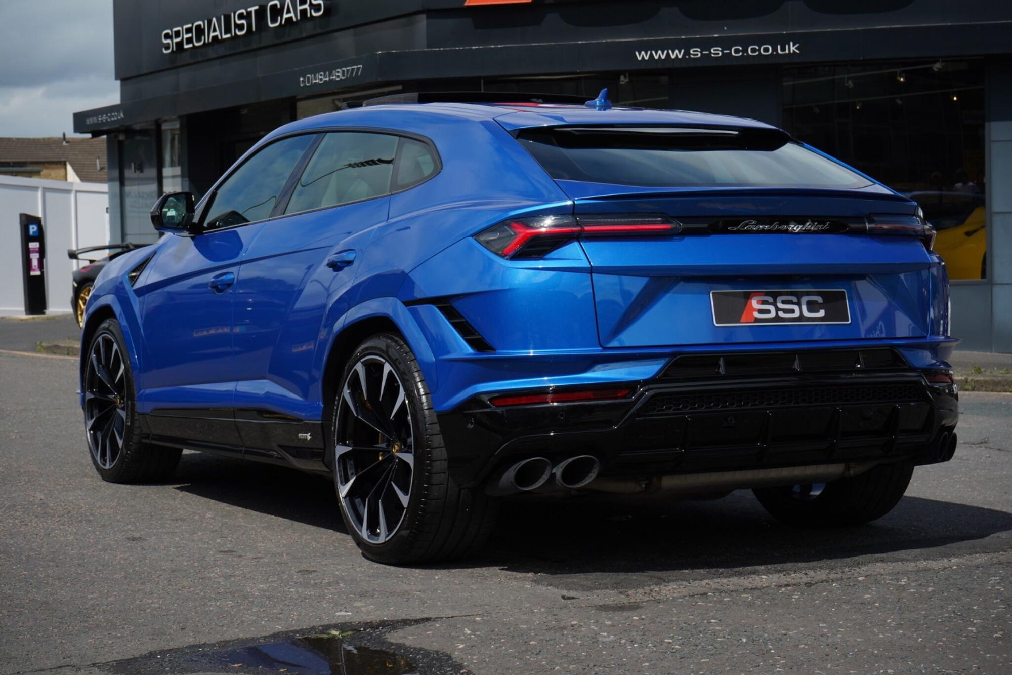 LAMBORGHINI URUS ESTATE 4.0T FSI V8 S 5dr Auto for sale UK - Slide 2