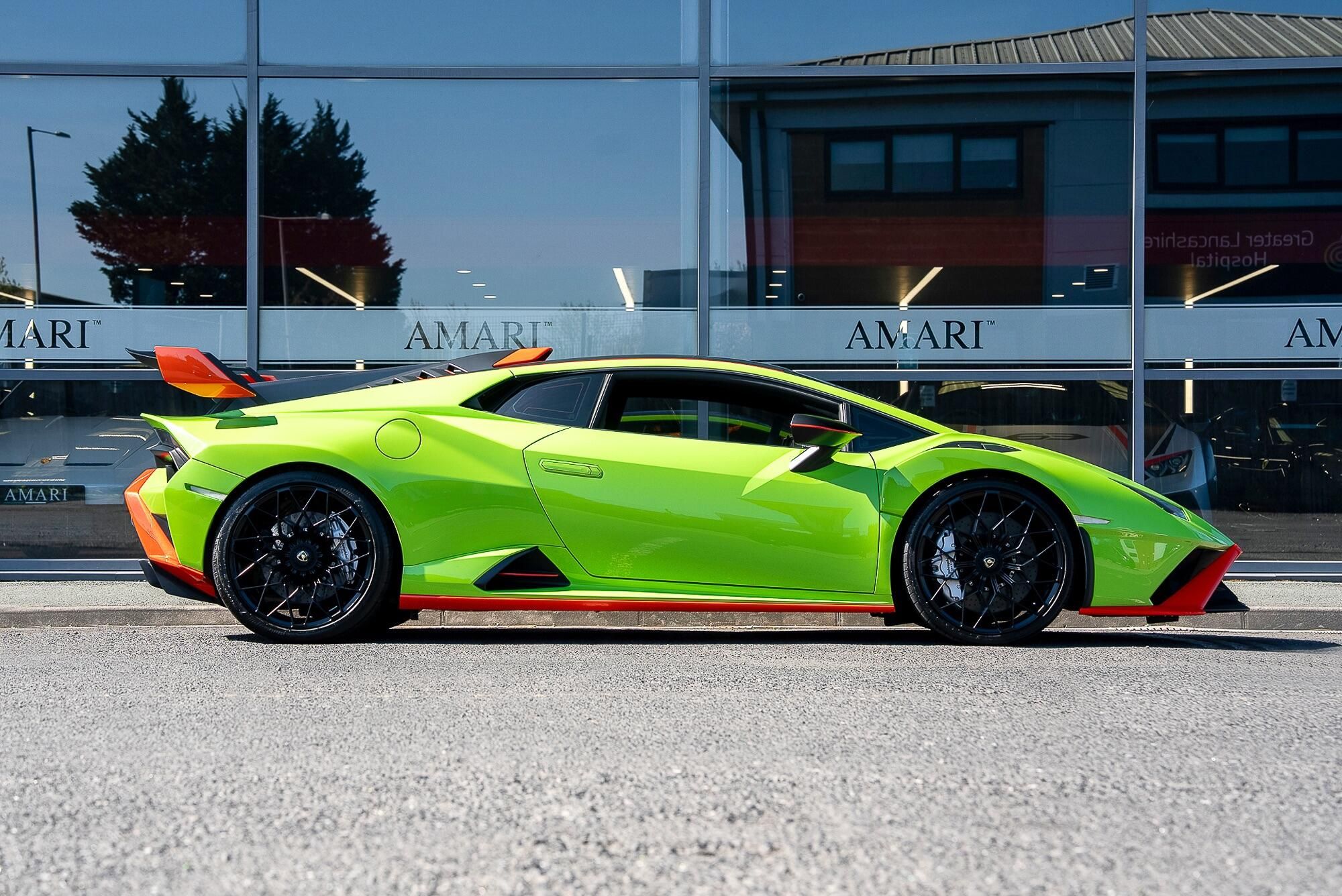 LAMBORGHINI HURACAN EVO COUPE 5.2 V10 640 STO 2dr Auto for sale UK - Slide 4