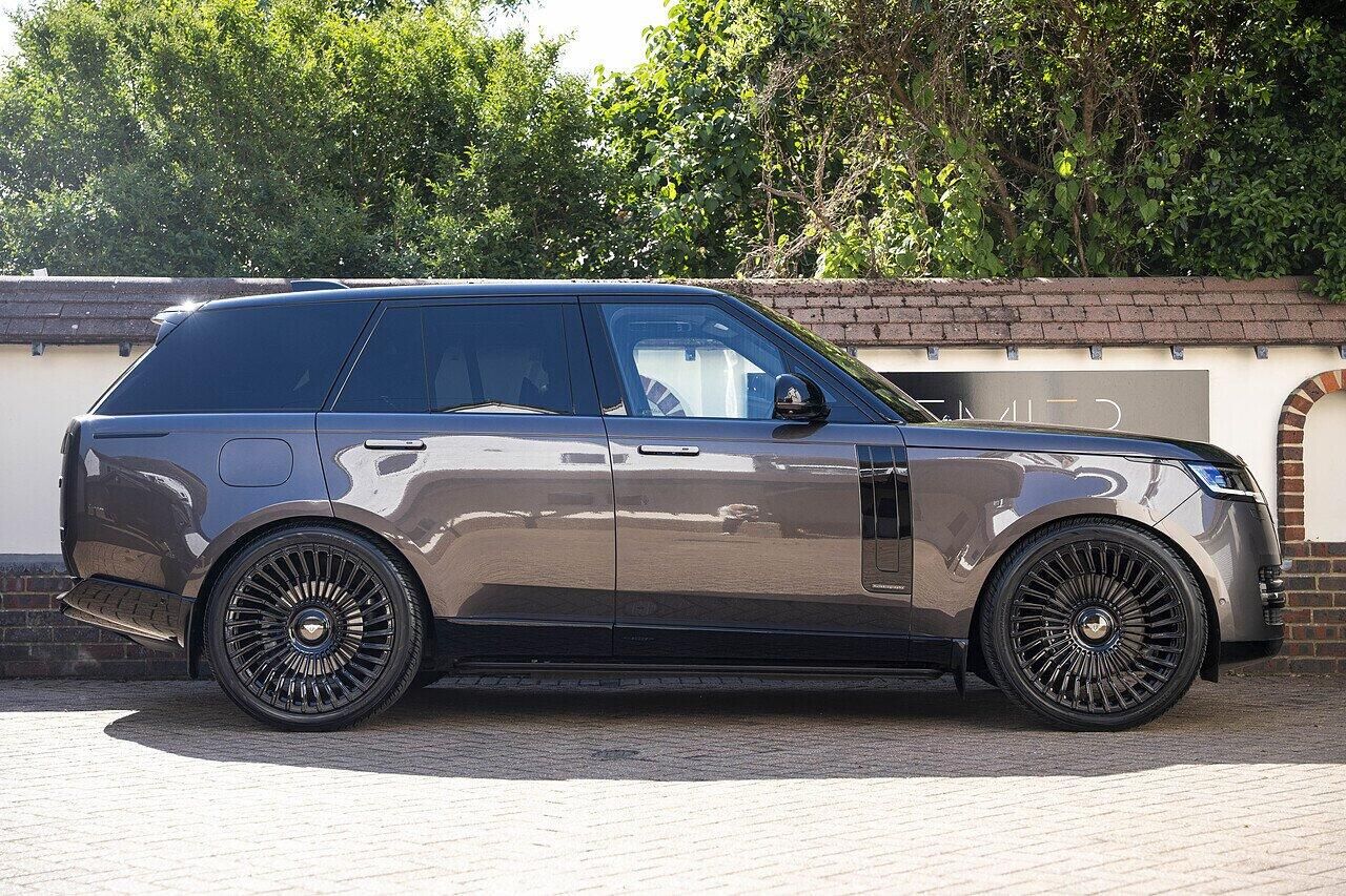 LAND ROVER RANGE ROVER ESTATE 3.0 P510e Autobiography 4dr Auto for sale UK - Slide 3