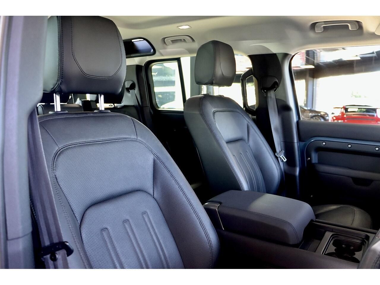 LAND ROVER DEFENDER DIESEL ESTATE 3.0 D200 SE 110 5dr Auto for sale UK - Slide 5