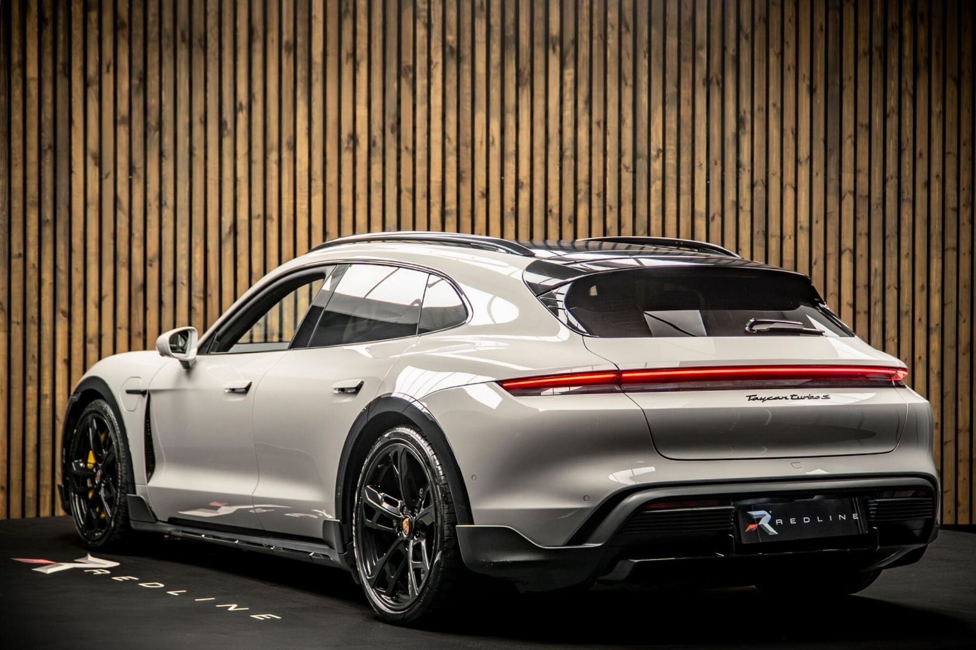 PORSCHE TAYCAN CROSS TURISMO 560kW Turbo S 93kWh 5dr Auto for sale UK - Slide 3