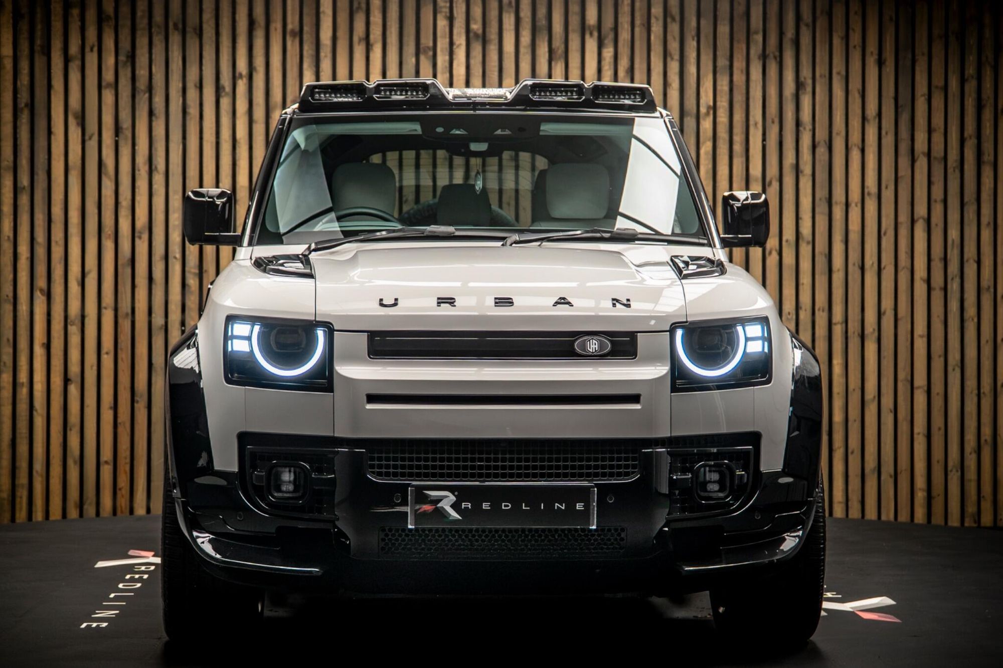 LAND ROVER DEFENDER DIESEL ESTATE 3.0 D250 X-Dynamic HSE 110 5dr Auto for sale UK - Slide 4