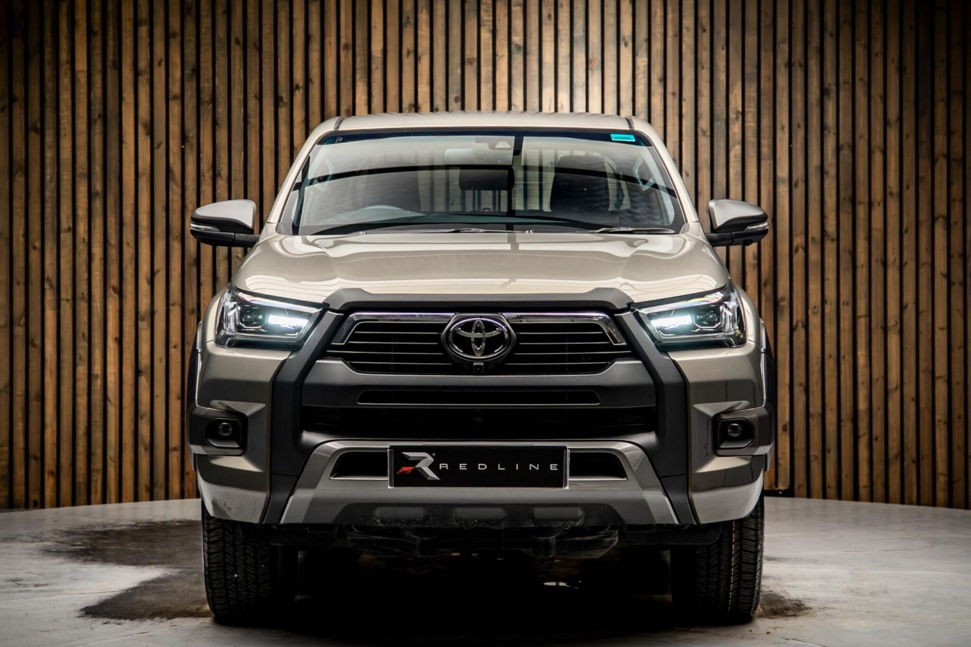 TOYOTA HILUX DIESEL Invincible X D/Cab Pick Up 2.8 D-4D Auto for sale UK - Slide 5