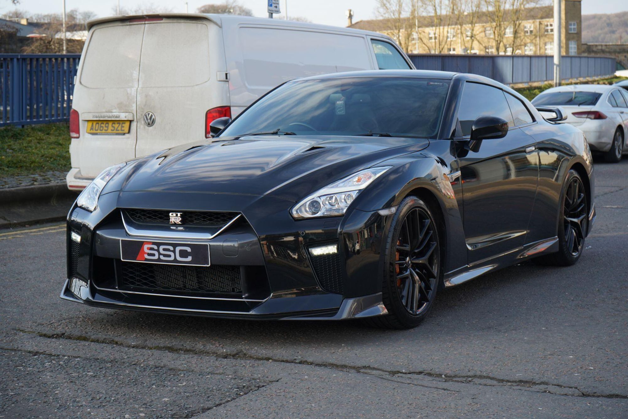 NISSAN GT-R COUPE 3.8 Prestige 2dr Auto for sale UK - Slide 6