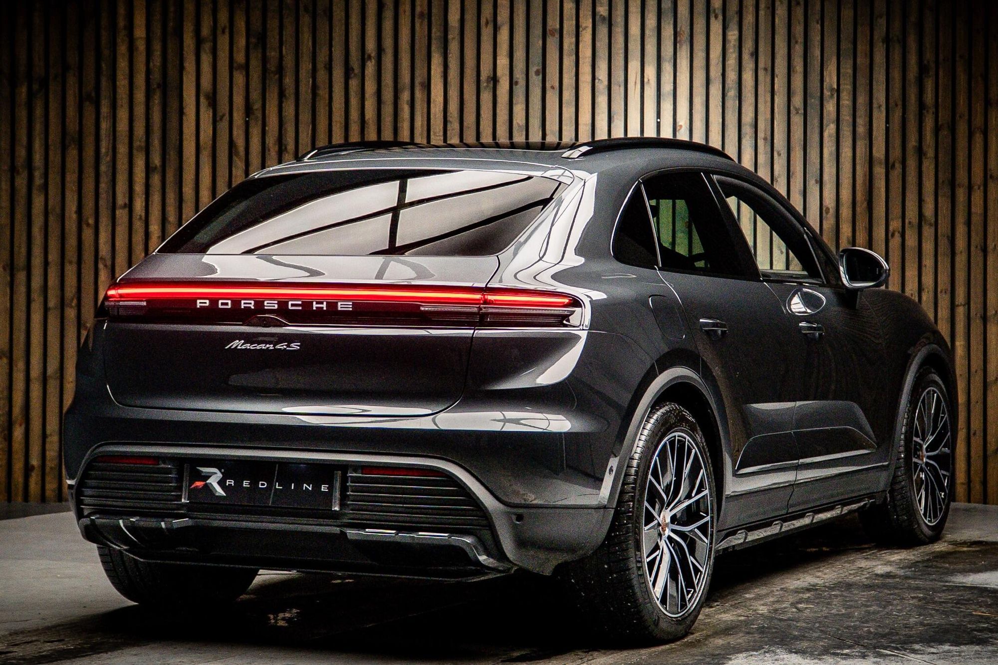 PORSCHE MACAN ELECTRIC ESTATE 380kW 4S 100kWh 5dr Auto for sale UK - Slide 4