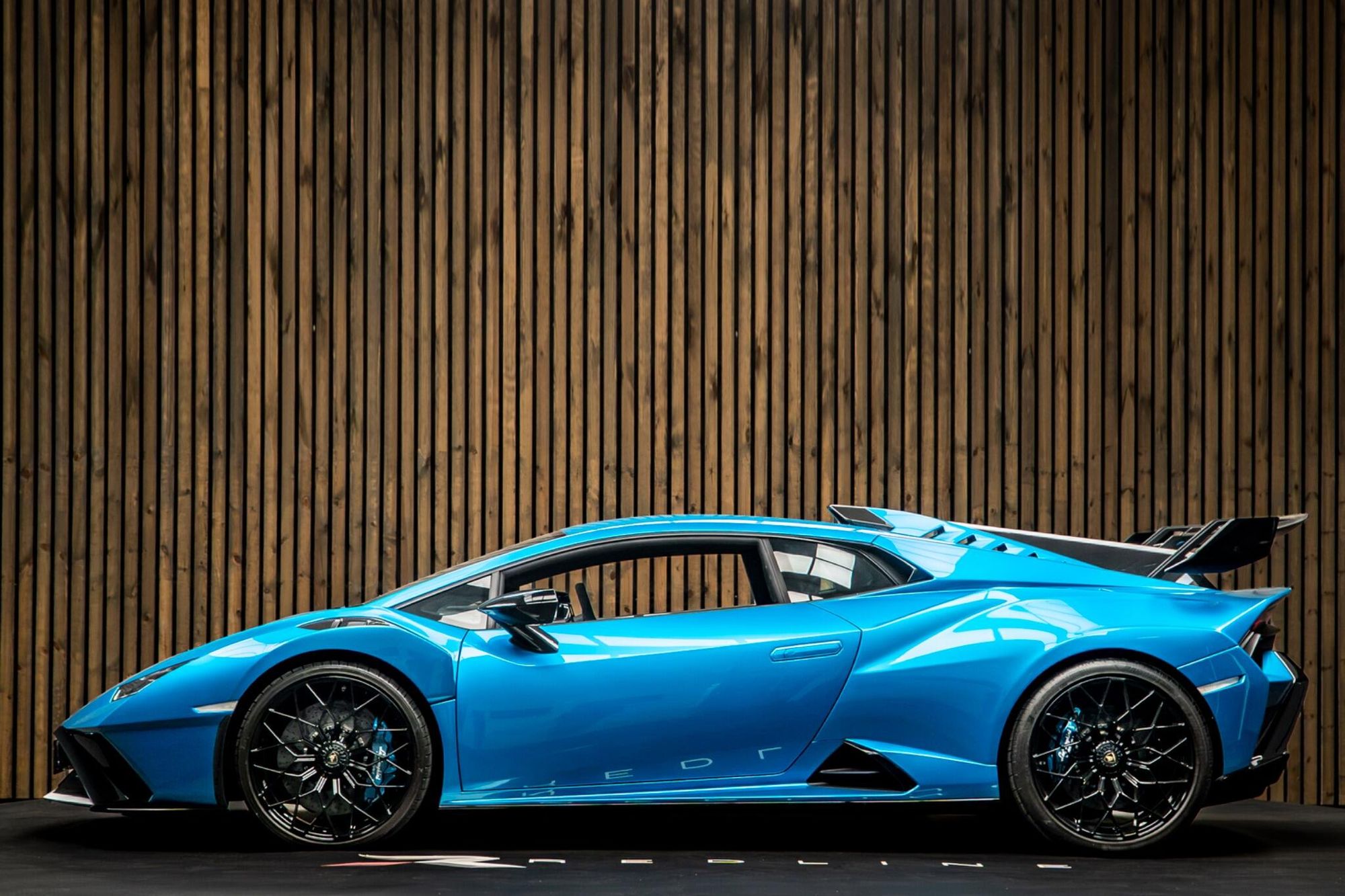LAMBORGHINI HURACAN EVO COUPE 5.2 V10 640 STO 2dr Auto for sale UK - Slide 7