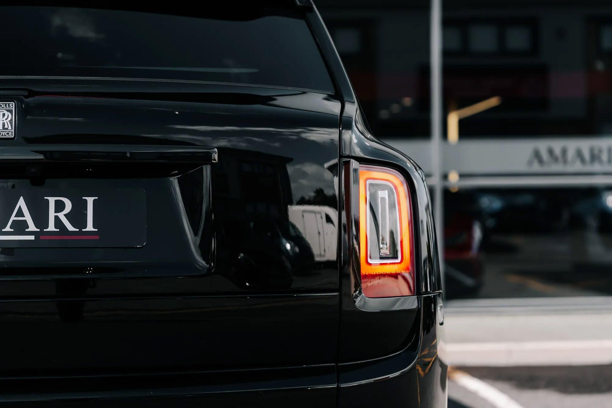 ROLLS-ROYCE CULLINAN ESTATE Black Badge 5dr Auto for sale UK - Slide 10