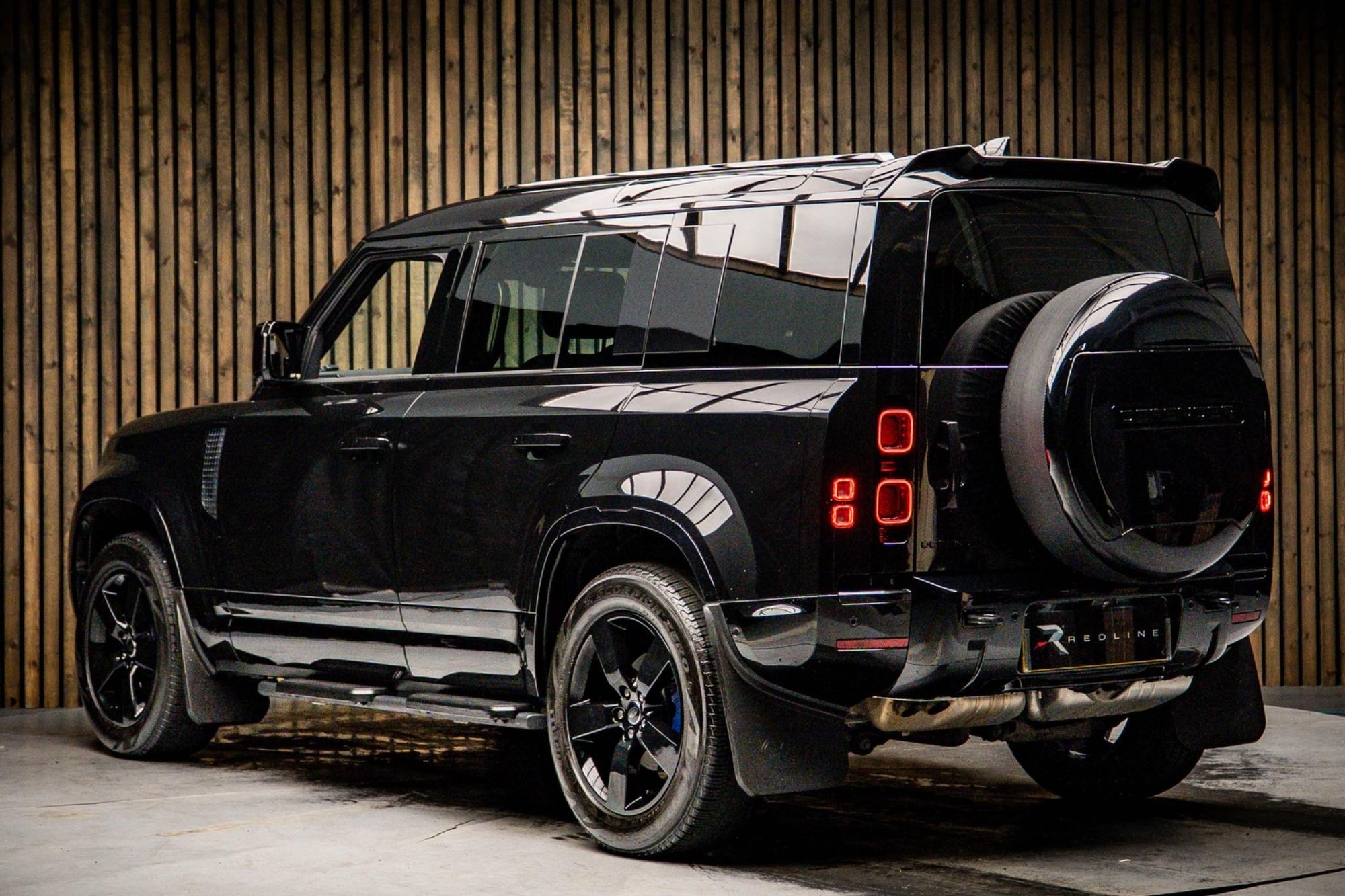 LAND ROVER DEFENDER DIESEL ESTATE 3.0 D250 X-Dynamic HSE 110 5dr Auto for sale UK - Slide 3