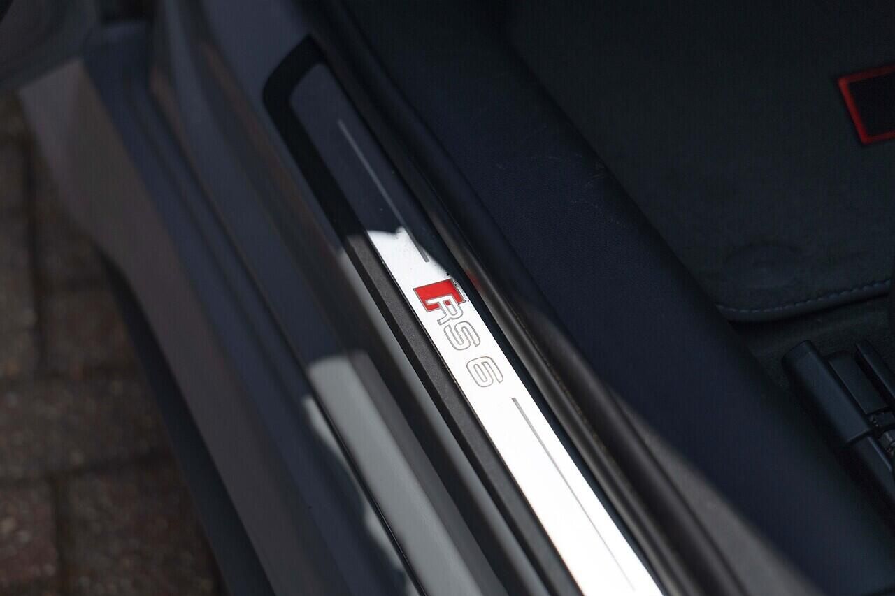 AUDI RS6 RS 6 AVANT RS 6 TFSI Quattro Performance 5dr Tiptronic for sale UK - Slide 9