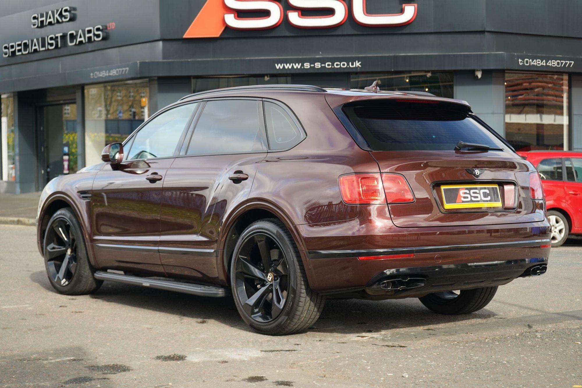 BENTLEY BENTAYGA ESTATE 4.0 V8 5dr Auto for sale UK - Slide 9