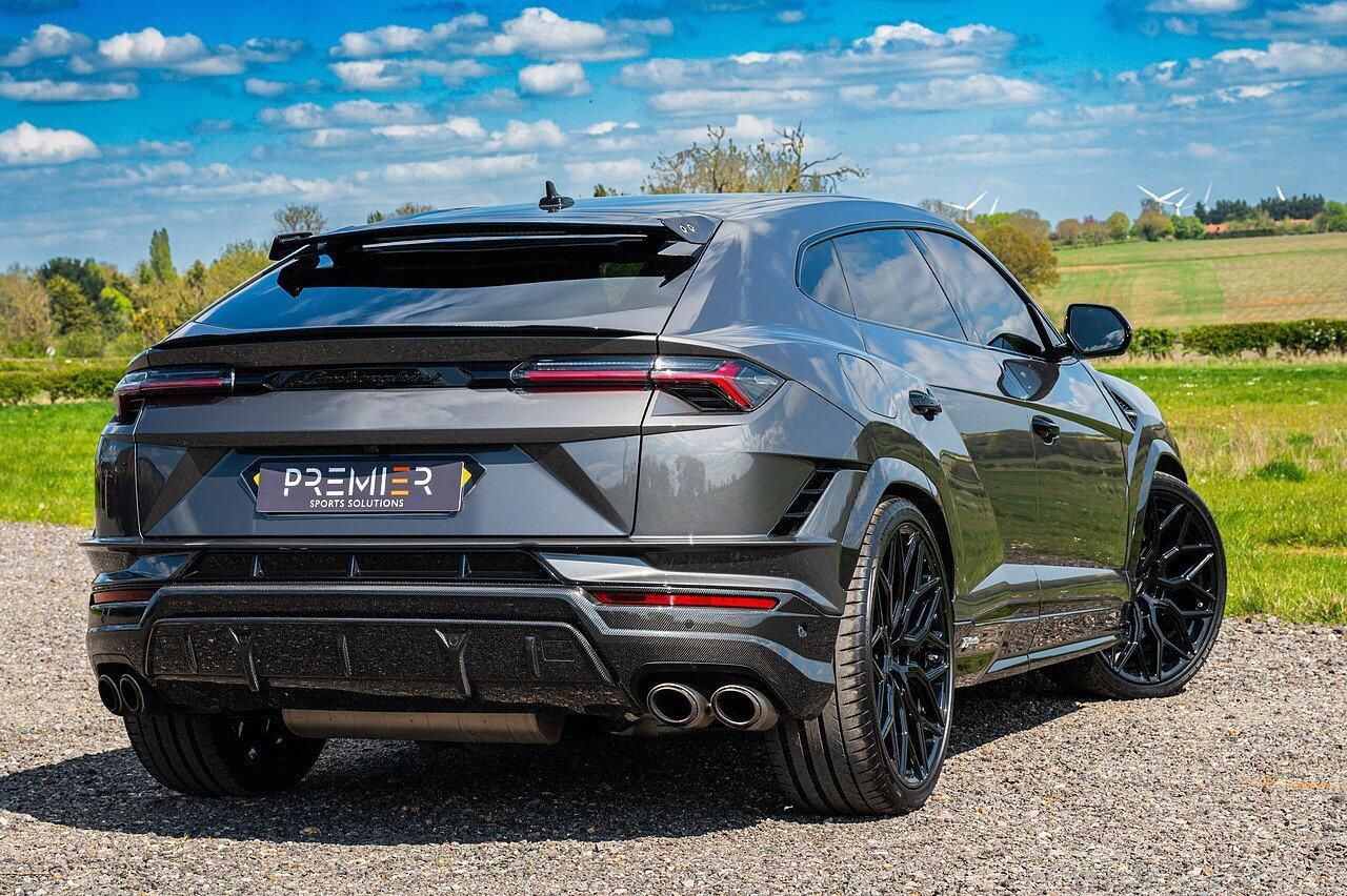 LAMBORGHINI URUS ESTATE 4.0T FSI V8 Performante 5dr Auto for sale UK - Slide 6