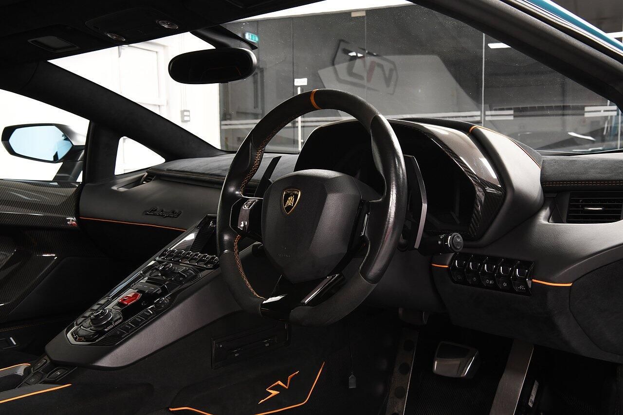 LAMBORGHINI AVENTADOR COUPE LP 750-4 Superveloce 2dr ISR for sale UK - Slide 5