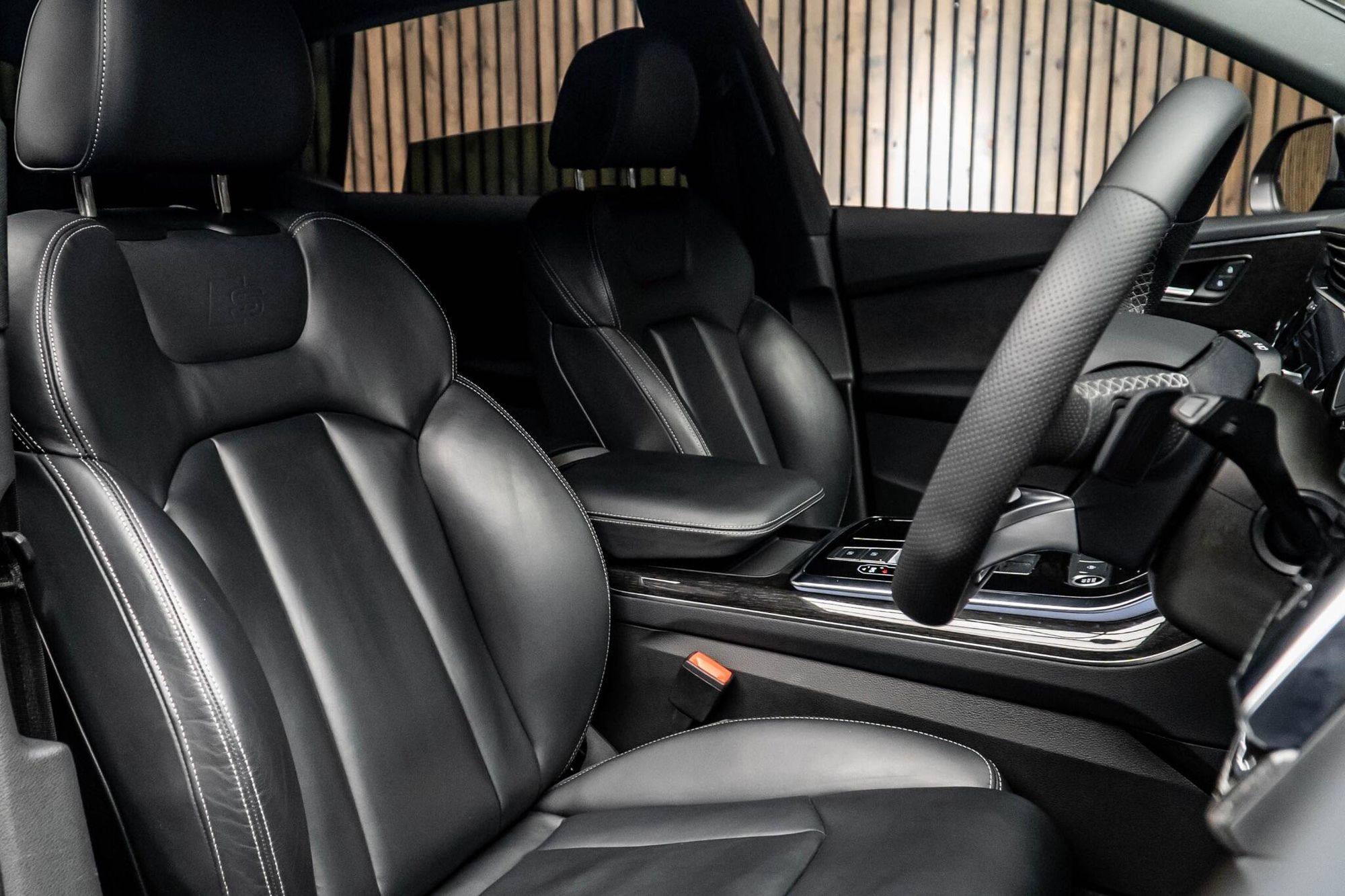 AUDI Q8 ESTATE 55 TFSI Quattro Black Edition 5dr Tiptronic for sale UK - Slide 2