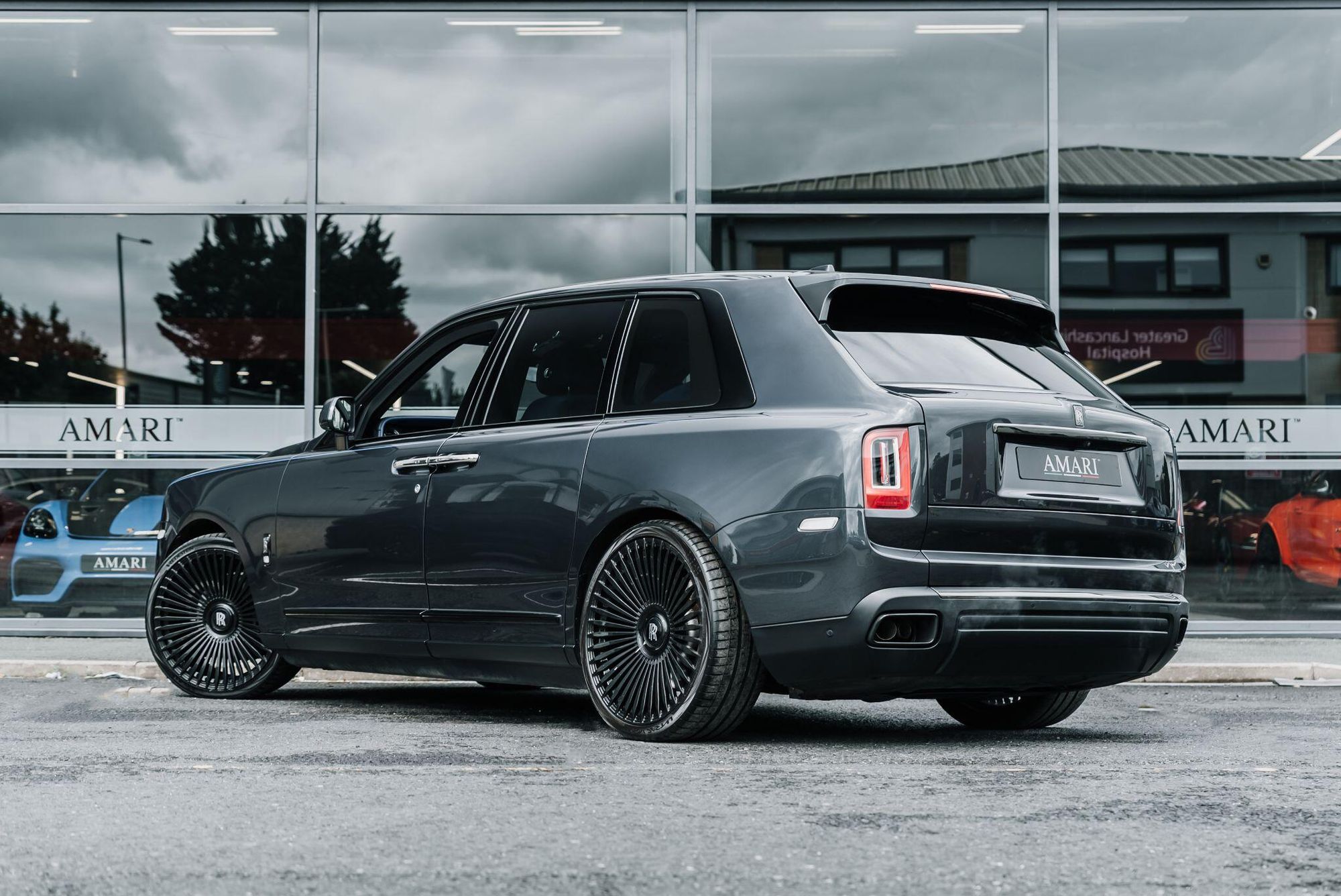 ROLLS-ROYCE CULLINAN ESTATE Black Badge 5dr Auto for sale UK - Slide 4