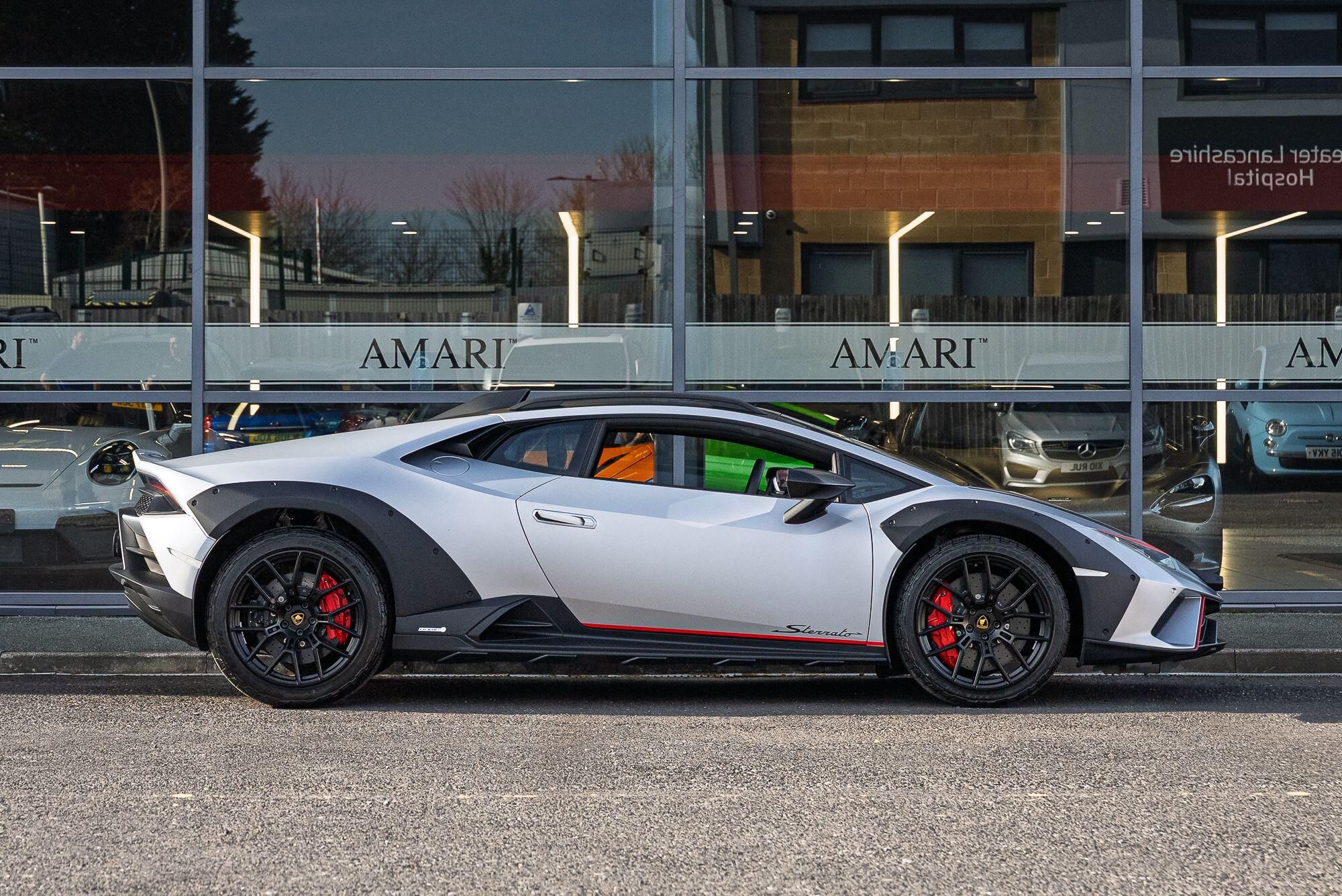 LAMBORGHINI HURACAN EVO COUPE 5.2 V10 610 Sterrato 2dr Auto AWD for sale UK - Slide 5