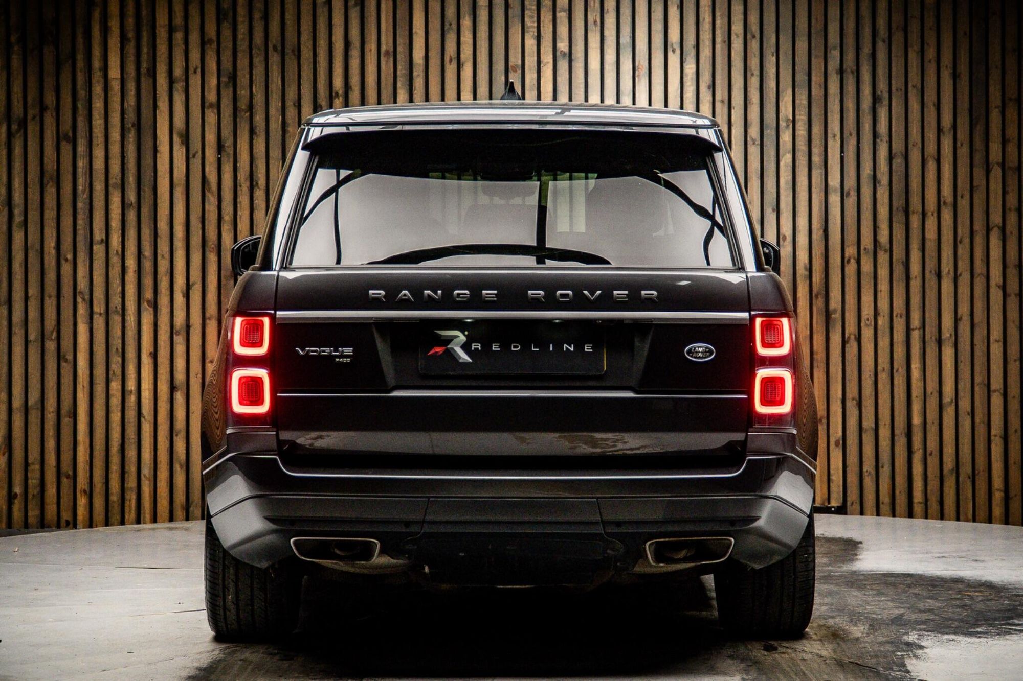 LAND ROVER RANGE ROVER ESTATE 3.0 P400 Vogue 4dr Auto for sale UK - Slide 6