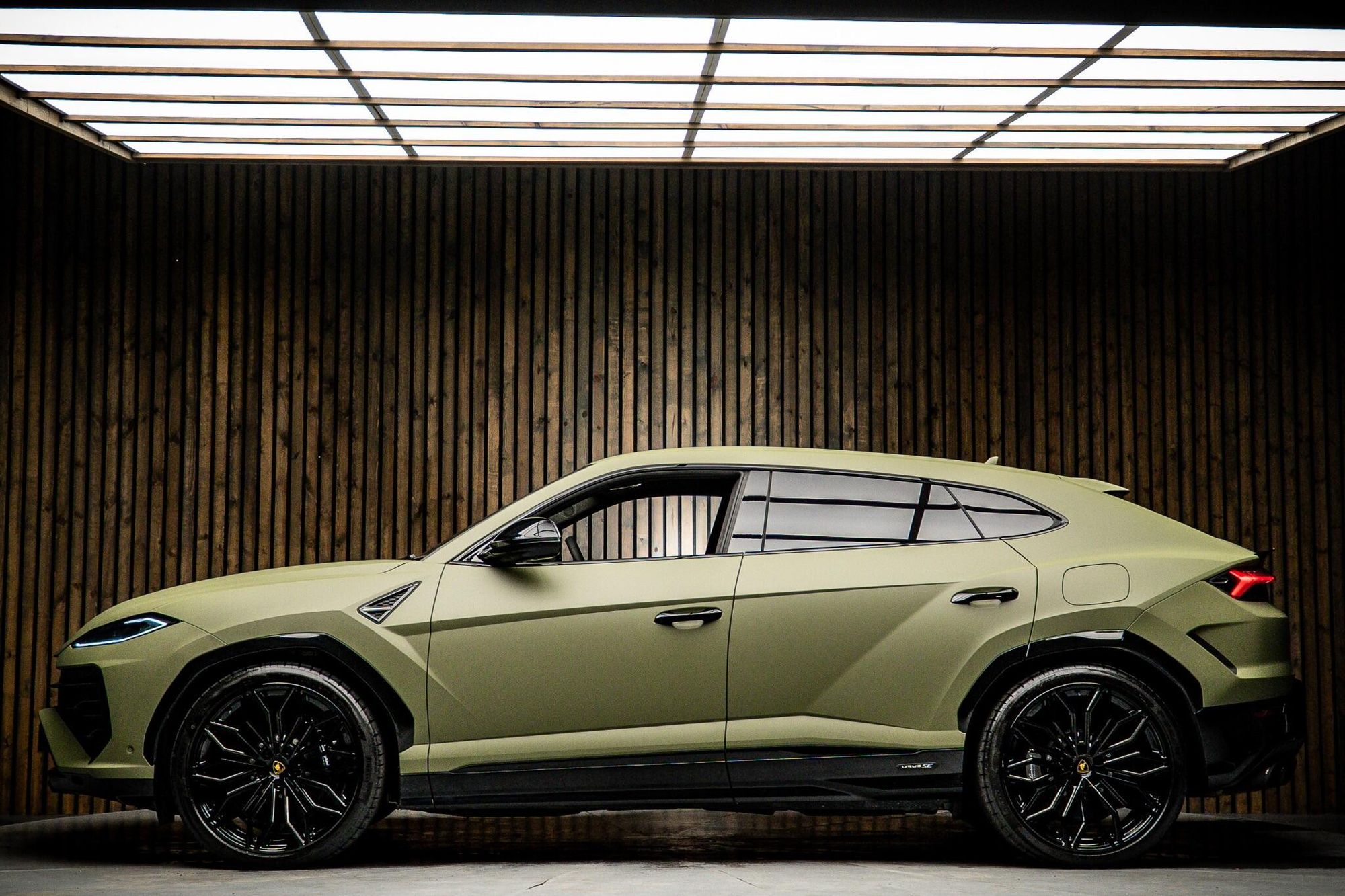 LAMBORGHINI URUS ESTATE 4.0T 25.9kWh Plug-in Hybrid FSI V8 5dr Auto for sale UK - Slide 7