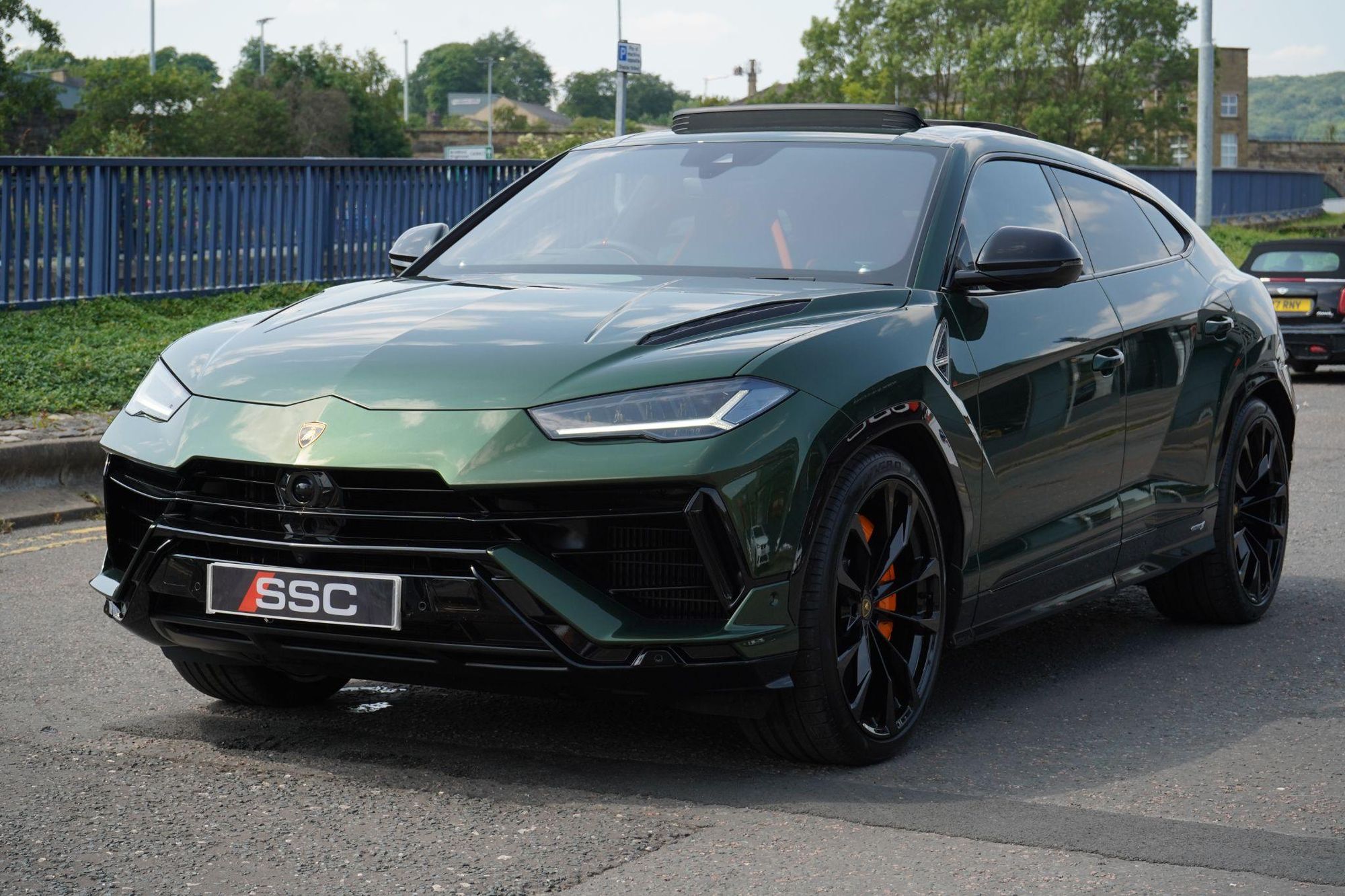 LAMBORGHINI URUS ESTATE 4.0T FSI V8 S 5dr Auto for sale UK - Slide 7
