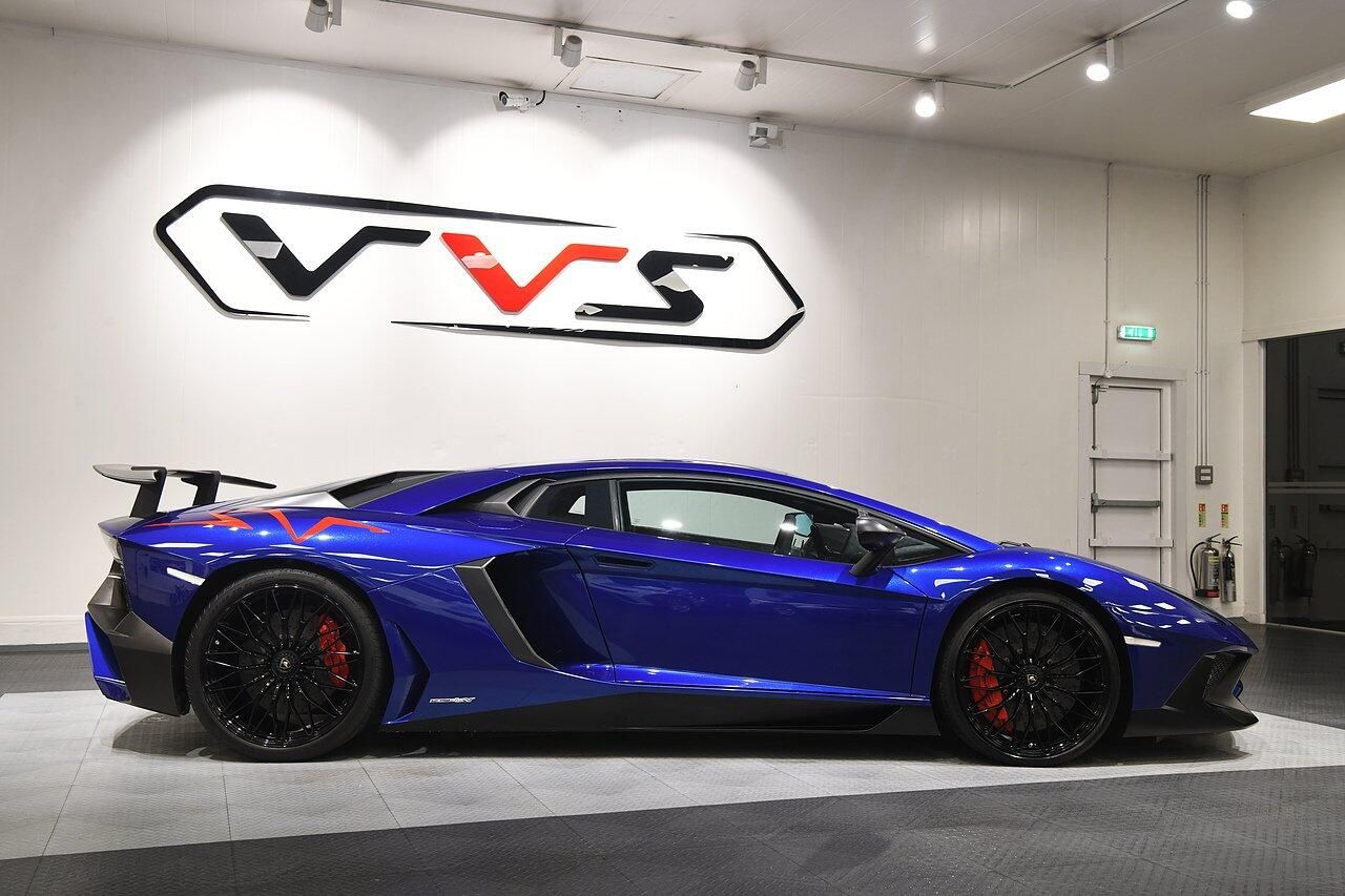LAMBORGHINI AVENTADOR COUPE LP 750-4 Superveloce 2dr ISR for sale UK - Slide 2