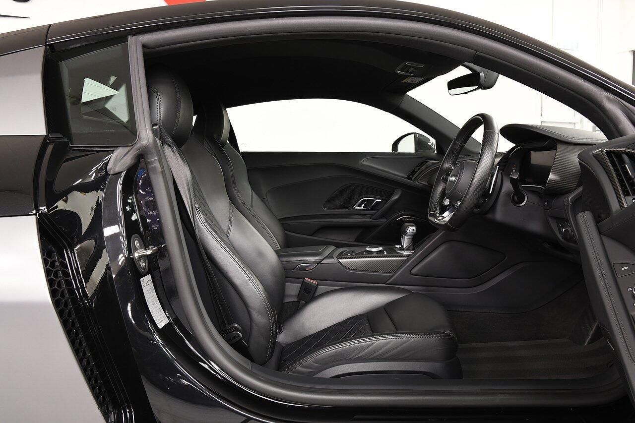 AUDI R8 COUPE 5.2 FSI V10 Plus Quattro 2dr S Tronic for sale UK - Slide 6