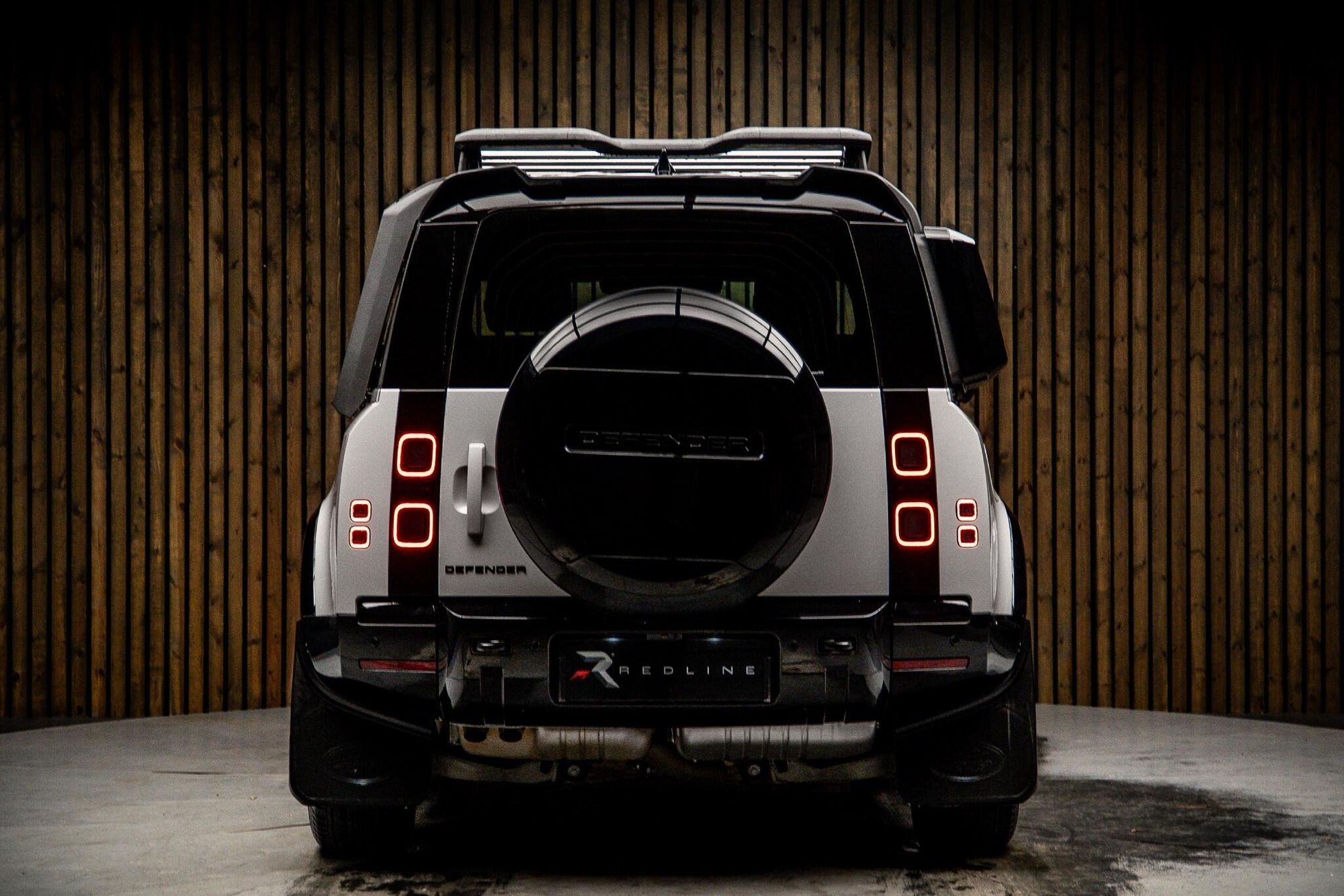 LAND ROVER DEFENDER DIESEL ESTATE 3.0 D250 X-Dynamic SE 90 3dr Auto for sale UK - Slide 6