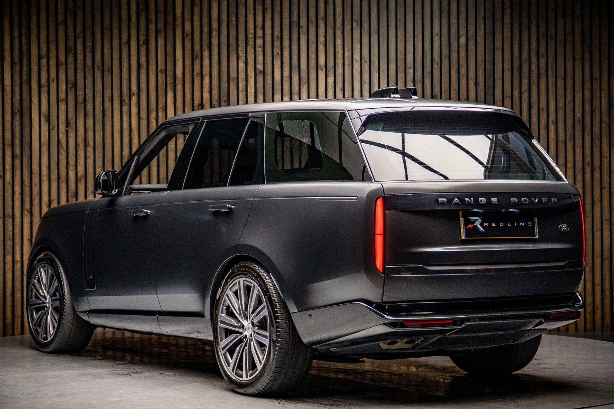 LAND ROVER RANGE ROVER DIESEL ESTATE 3.0 D350 HSE 4dr Auto for sale UK - Slide 3