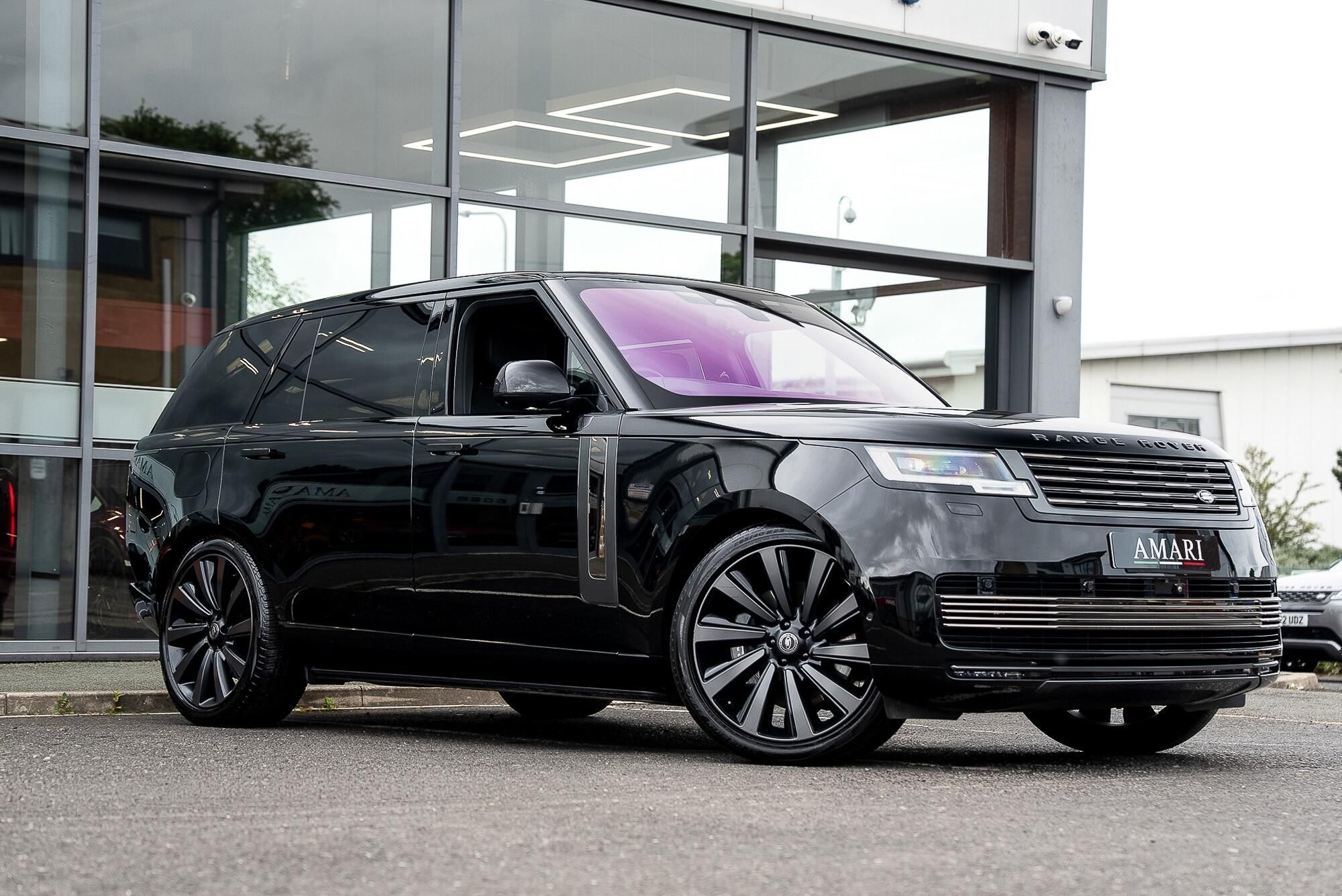 LAND ROVER RANGE ROVER ESTATE 4.4 P530 V8 SV LWB 4dr Auto for sale UK - Slide 9