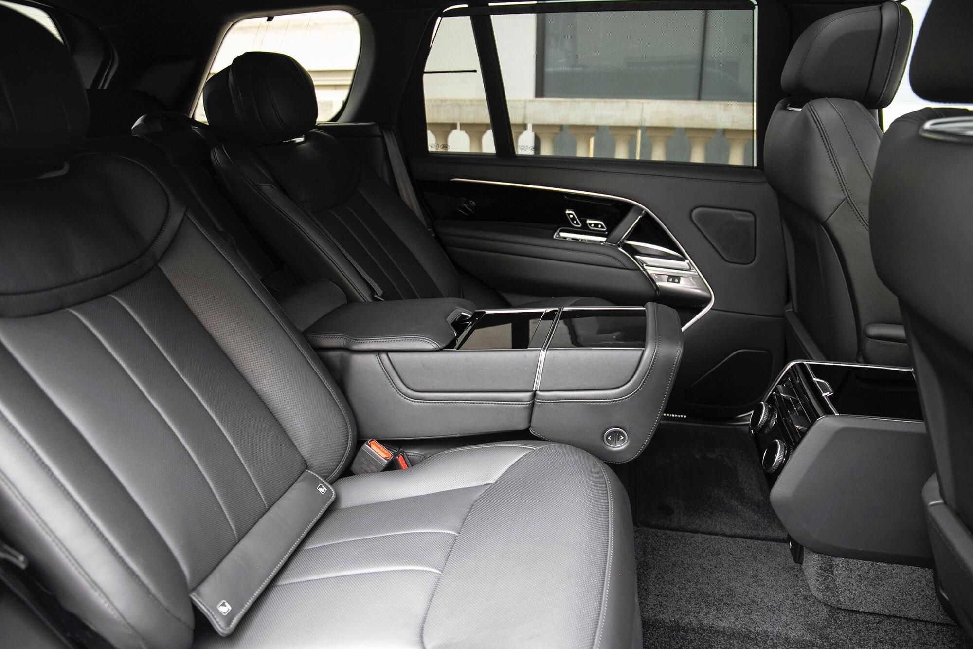 LAND ROVER RANGE ROVER ESTATE 4.4 P530 V8 Autobiography LWB 4dr Auto for sale UK - Slide 9